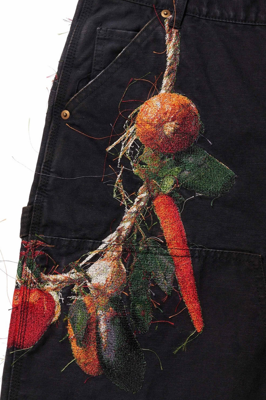 doublet(ダブレット)のVEGETABLE EMBROIDERY CUT-OFF PANTS BLACKの