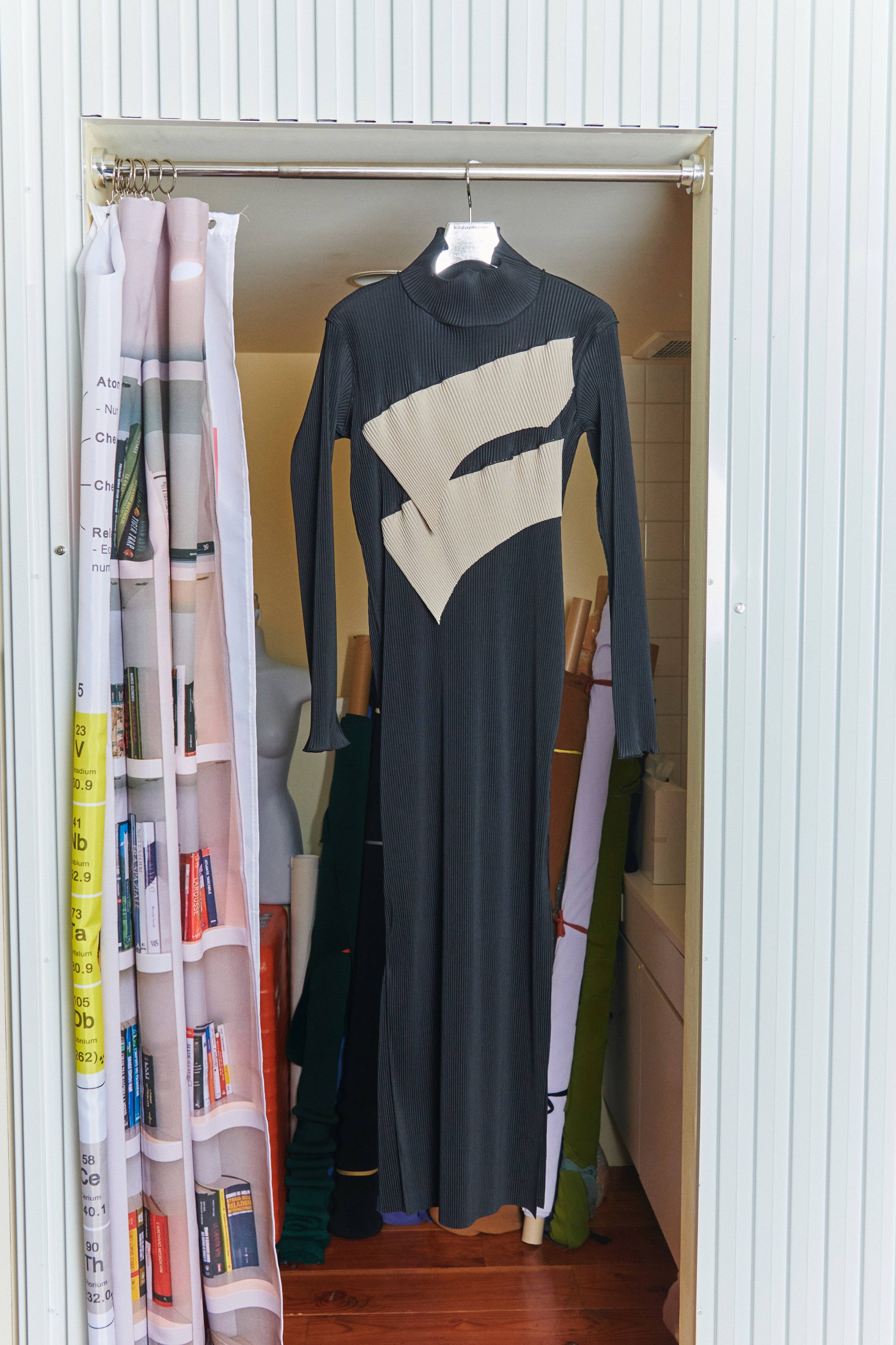kotohayokozawa(コトハヨコザワ)のTODO WAVE LONG-SLEEVE DRESS HIGH