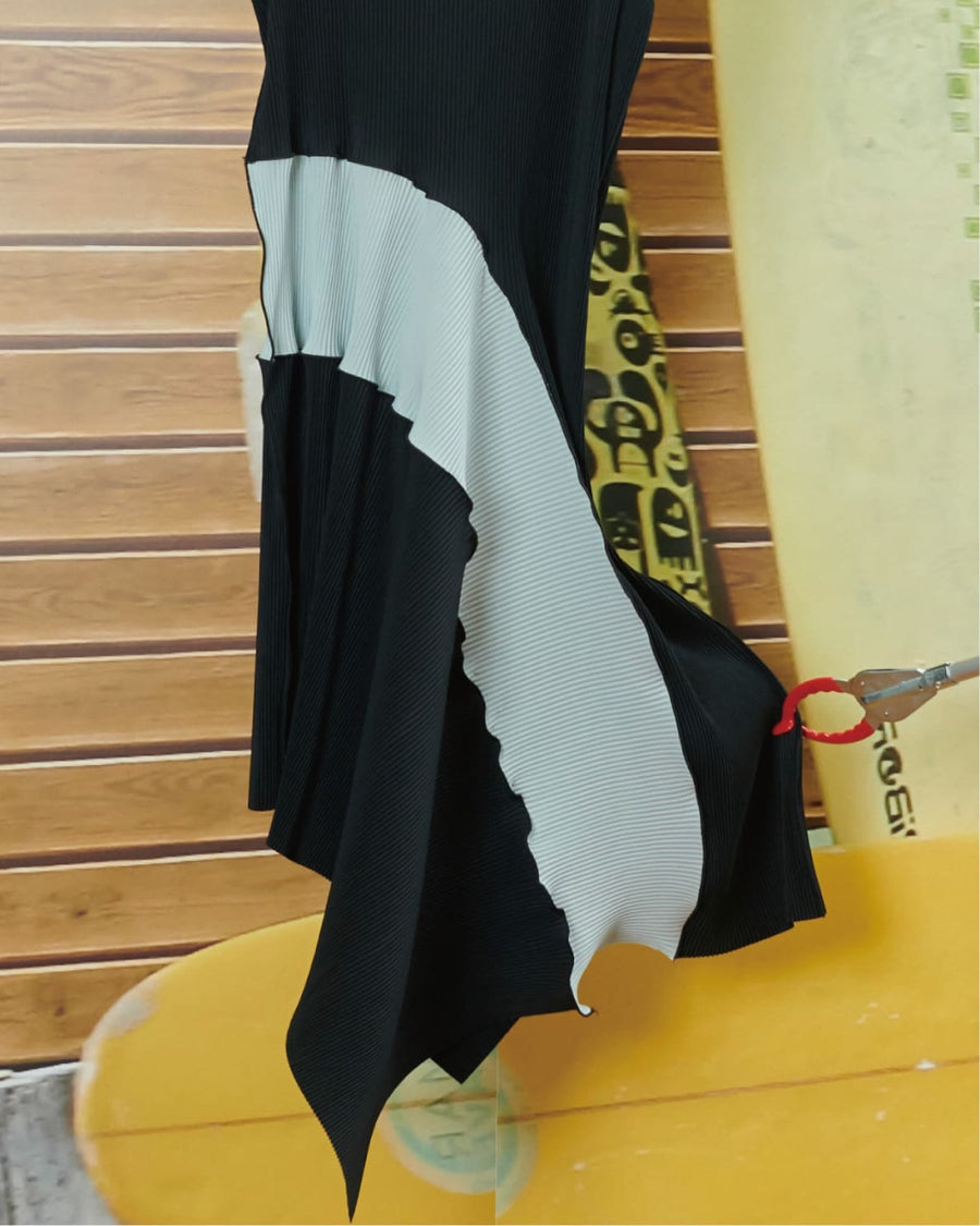 kotohayokozawa(コトハヨコザワ)のARCH DRESS SHORT SLEEVE BLACKの