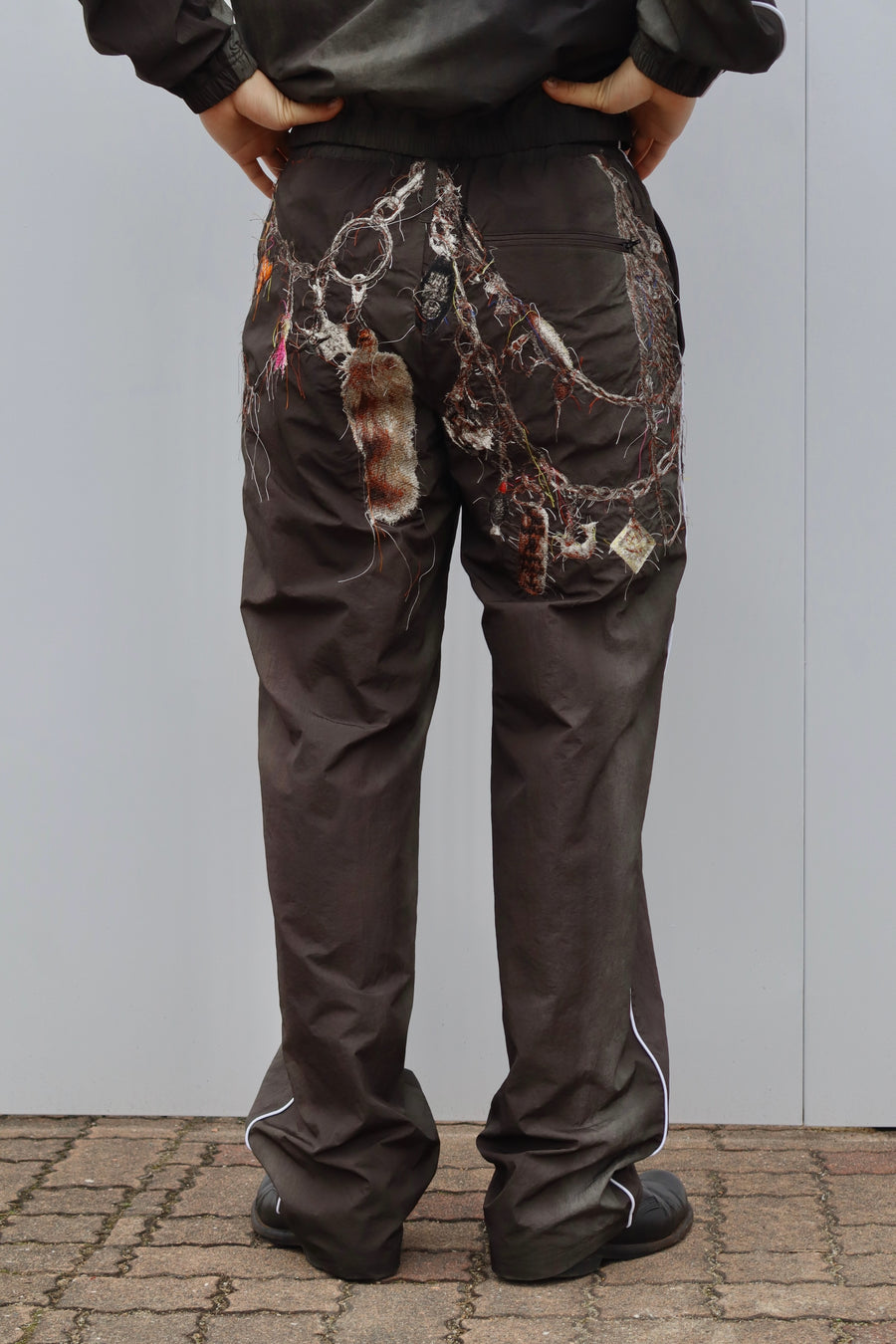 doublet(ダブレット)のEMBROIDERED CHAIN TRACK PANTS CHACORLの通販 doublet(ダブレット)のEMBROIDERED CHAIN TRACK PANTS CHACORLの通販