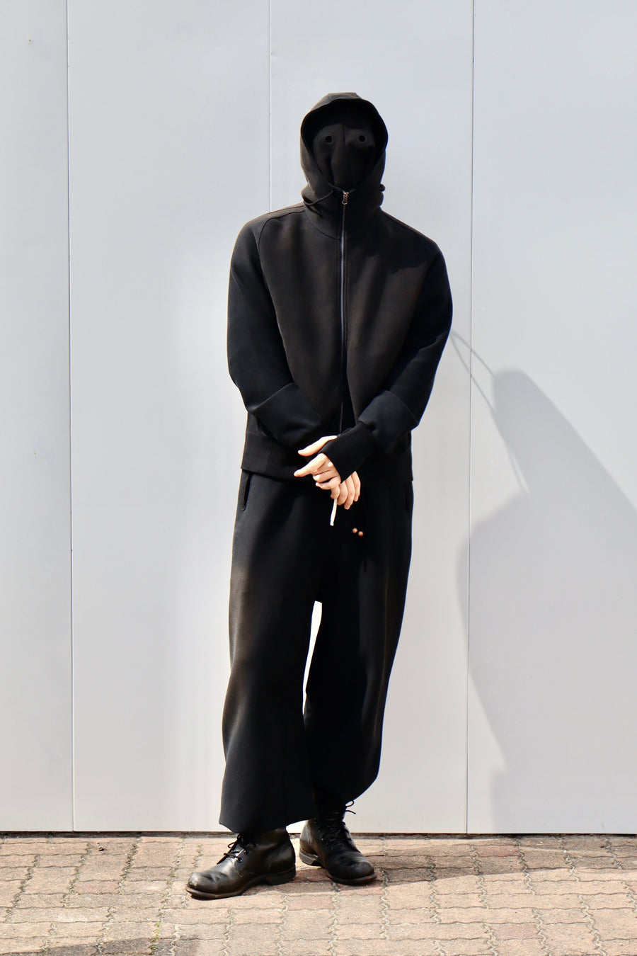 JIAN YE(ジェンイェ)のGUAI MASK HOOD BLACK(フーディー)の通販