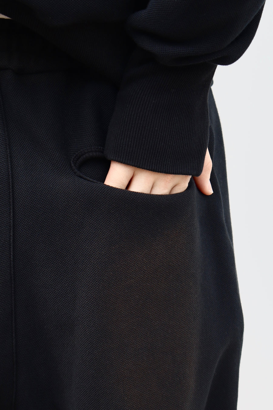 JIAN YE(ジェンイェ)のGUAI SWEAT PANTS BLACK(パンツ)の通販｜PALETTE