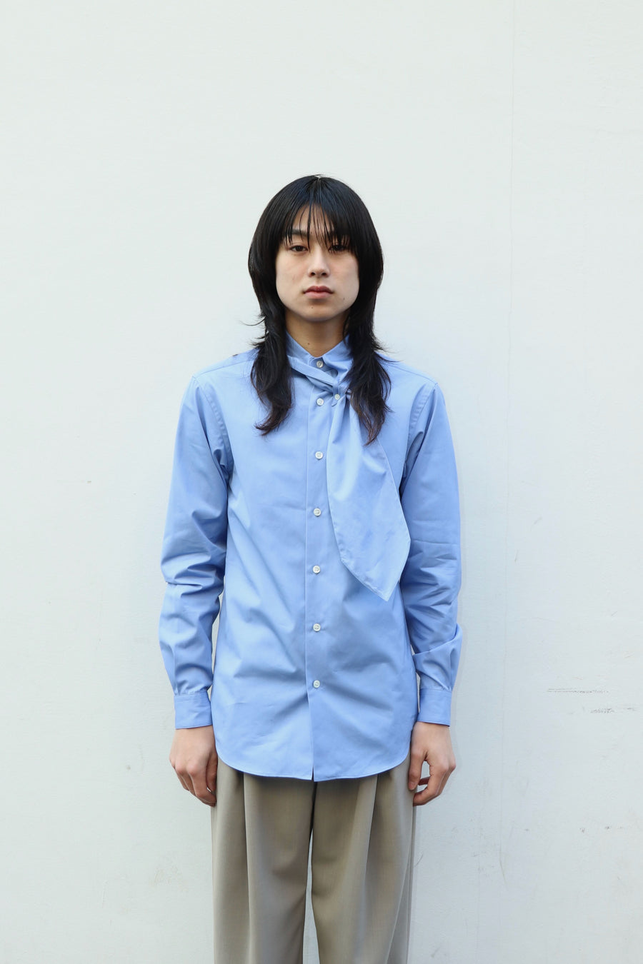 SOSHIOTSUKI(ソウシオオツキ)のASCOT TIE COLLAR SHIRT SAXEの通販
