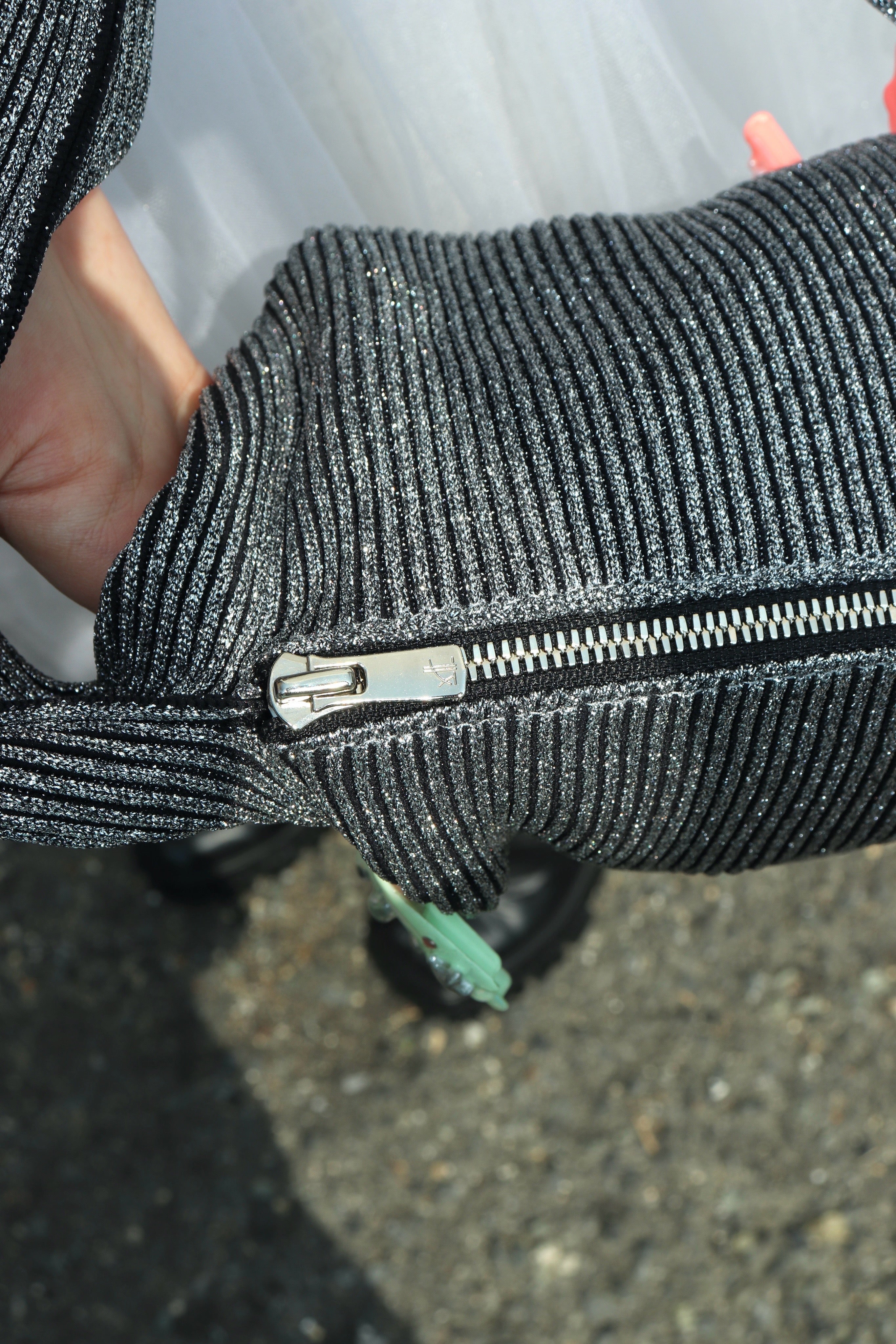 LASTFRAME(ラストフレーム)のKYOTO METALLIC HANAKAGO BAG DARK SILVER 
