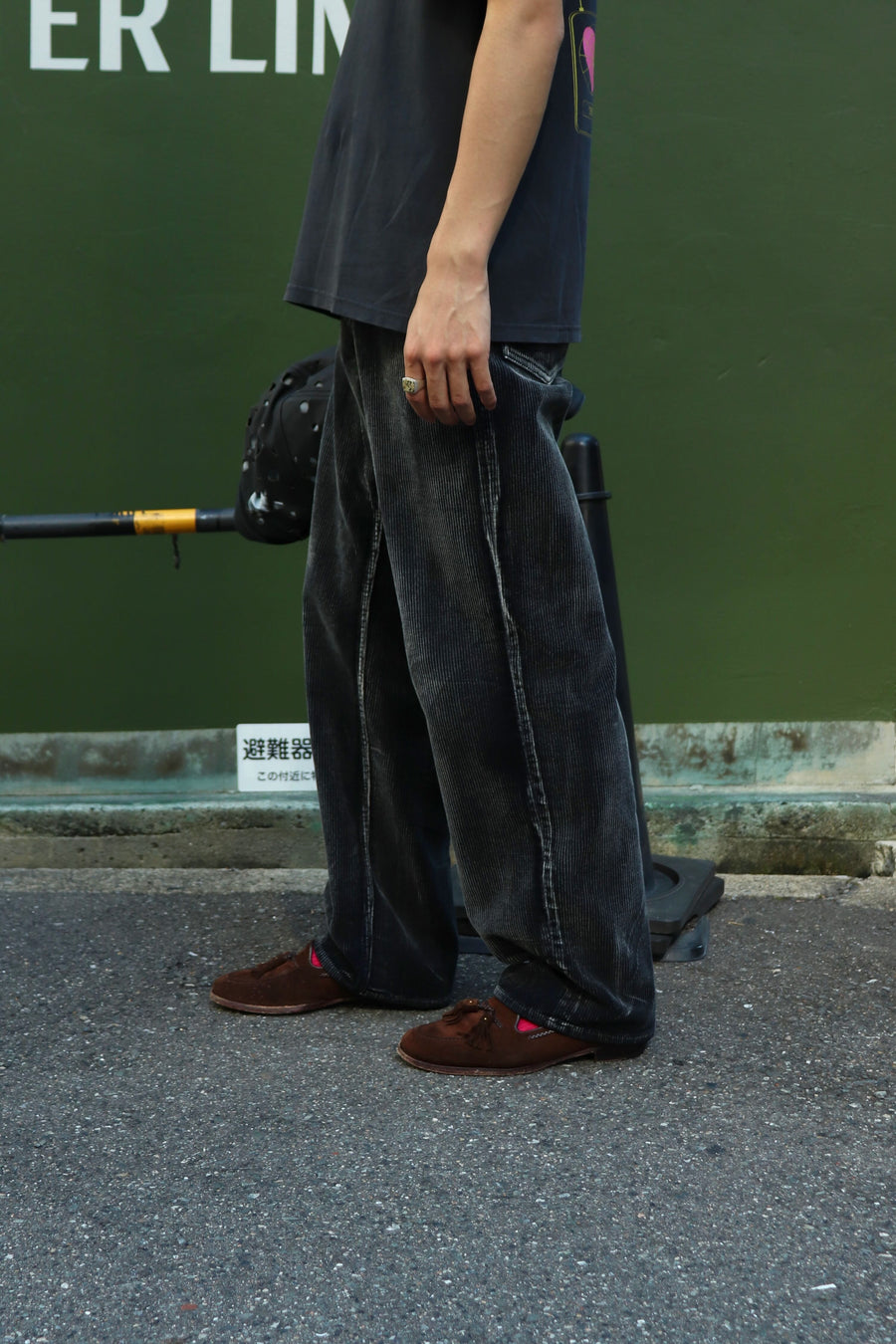 soe  Faded Corduroy 5PKT Trousers(BLACK)