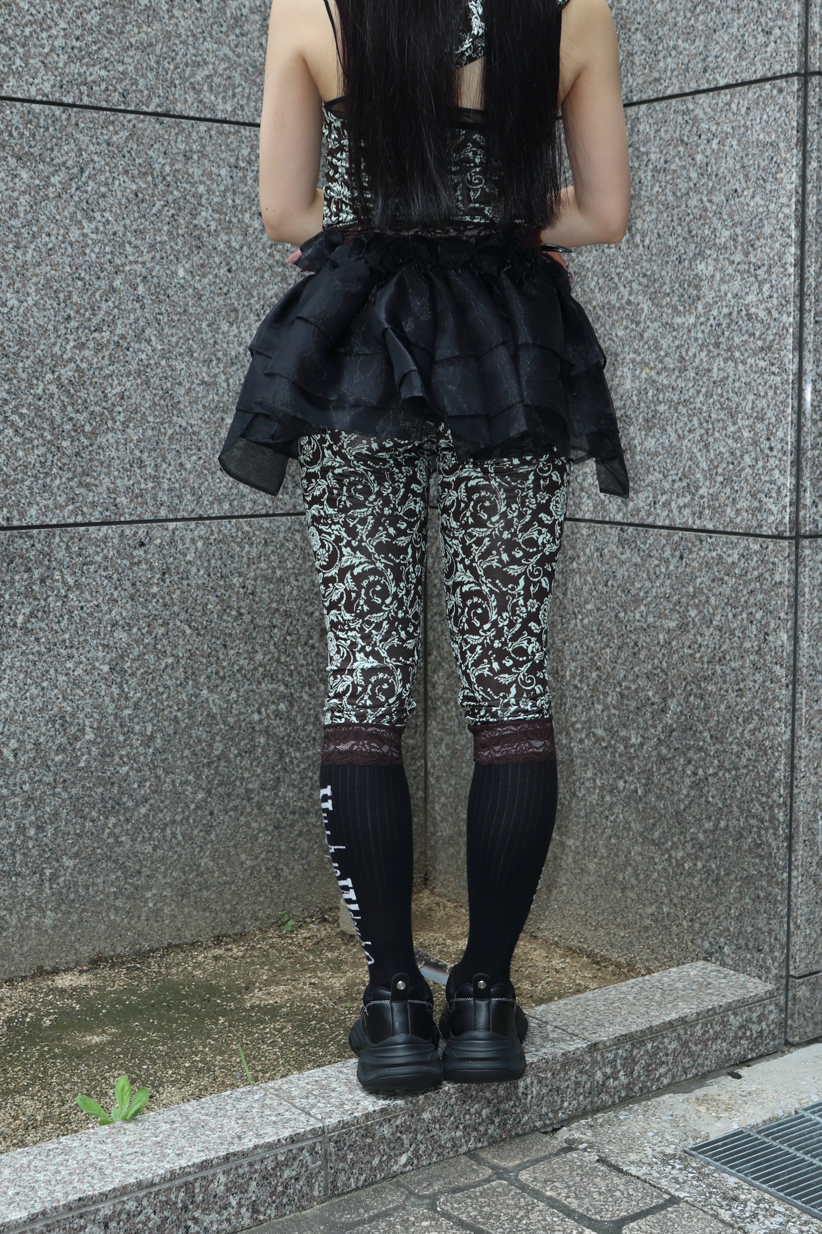 PERVERZE(パーバーズ)のLace-Trim Mid-Calf Shortsの通販｜PALETTE art