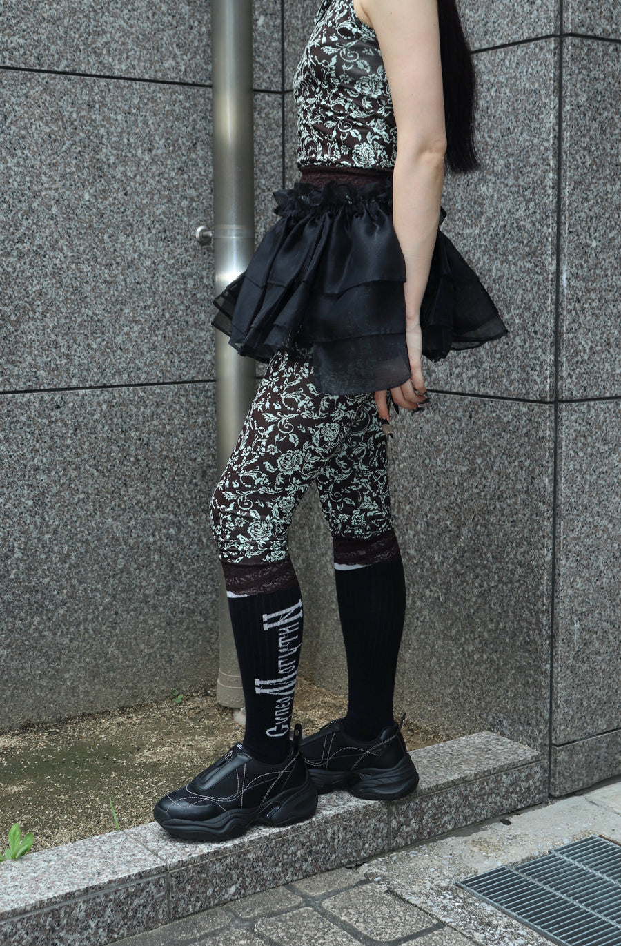 PERVERZE(パーバーズ)のLace-Trim Mid-Calf Shortsの通販｜PALETTE art