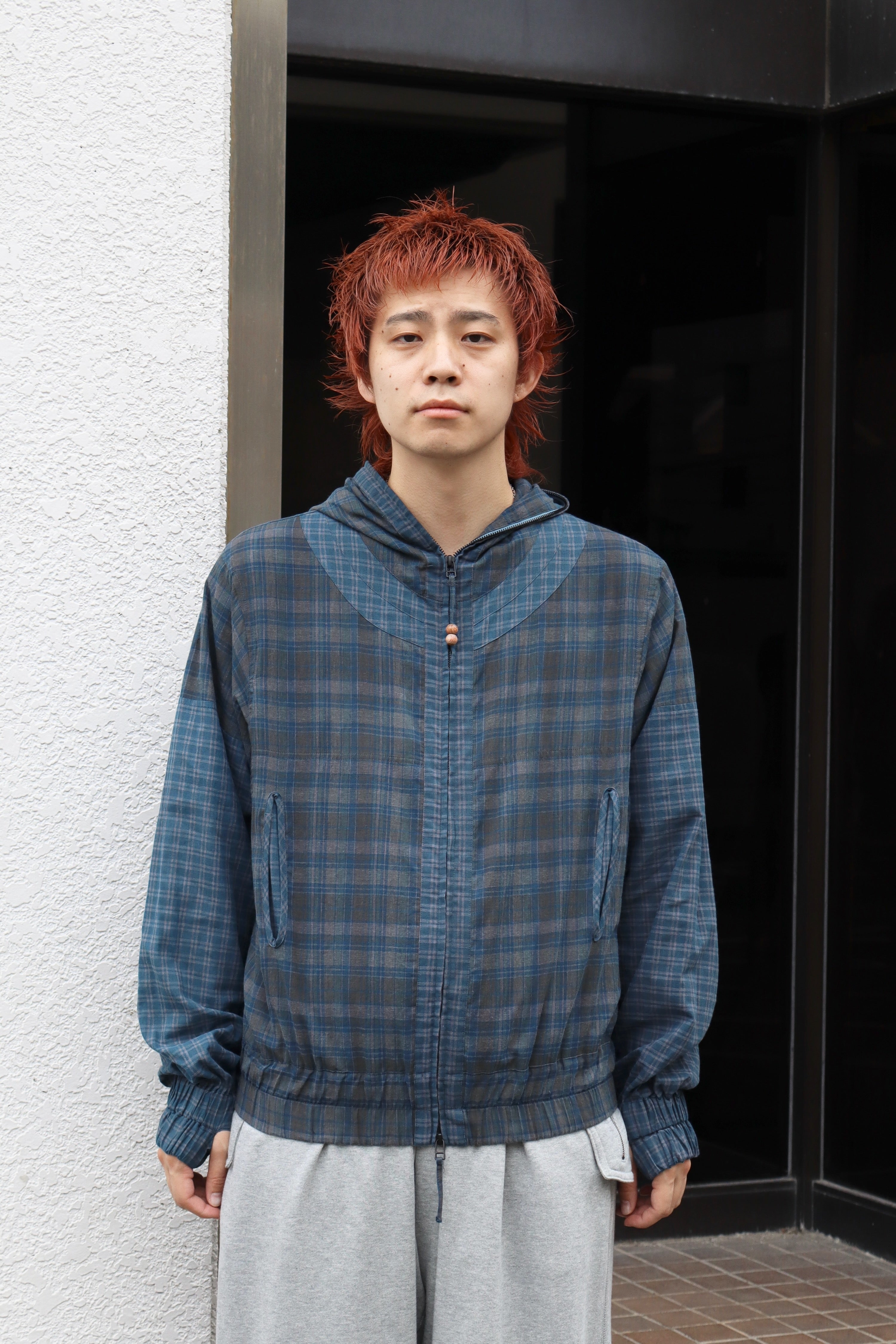 JIAN YE（ジェンイェ）の鬼 HOODIE（BLUE × BLUE） IMG_05472_4100x.jpg?v=1759575218