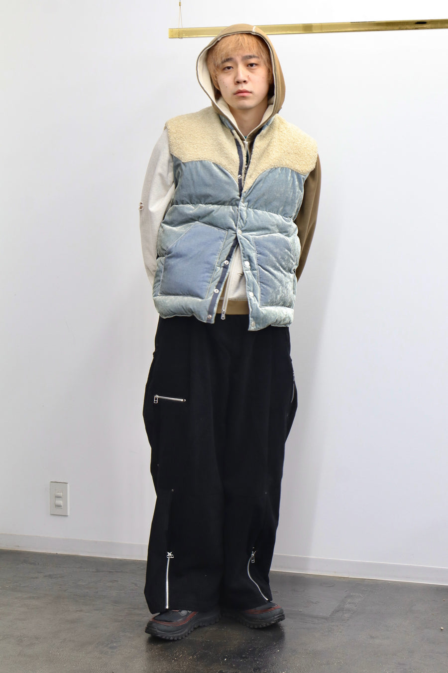 MASU(エムエーエスユー)のVELVET MOUNTAIN DOWN VEST DUSTY BLUEの通販