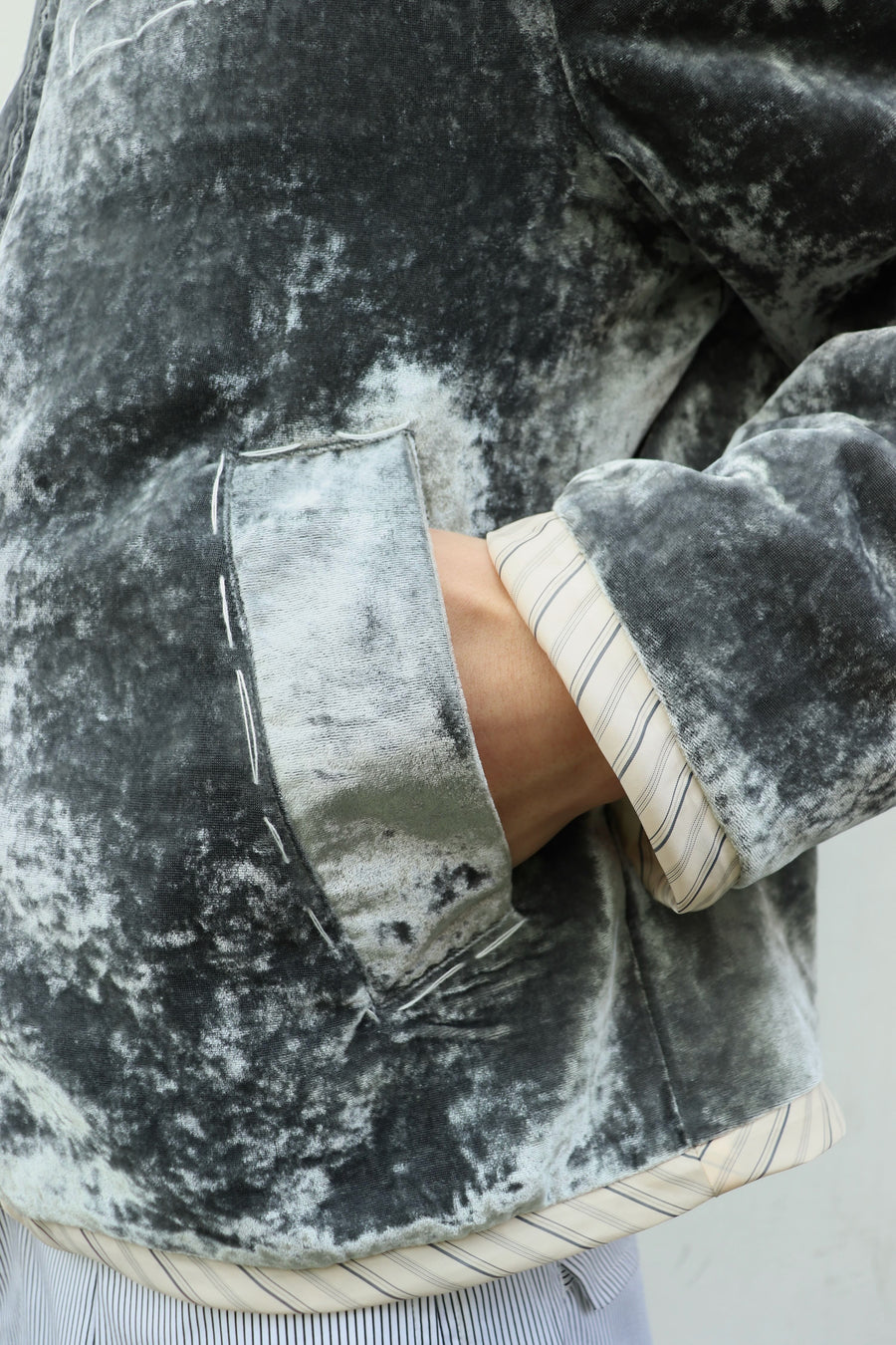 MASU(エムエーエスユー)の2026ss UNEVEN VELVET JACKET CHARCOALの通販