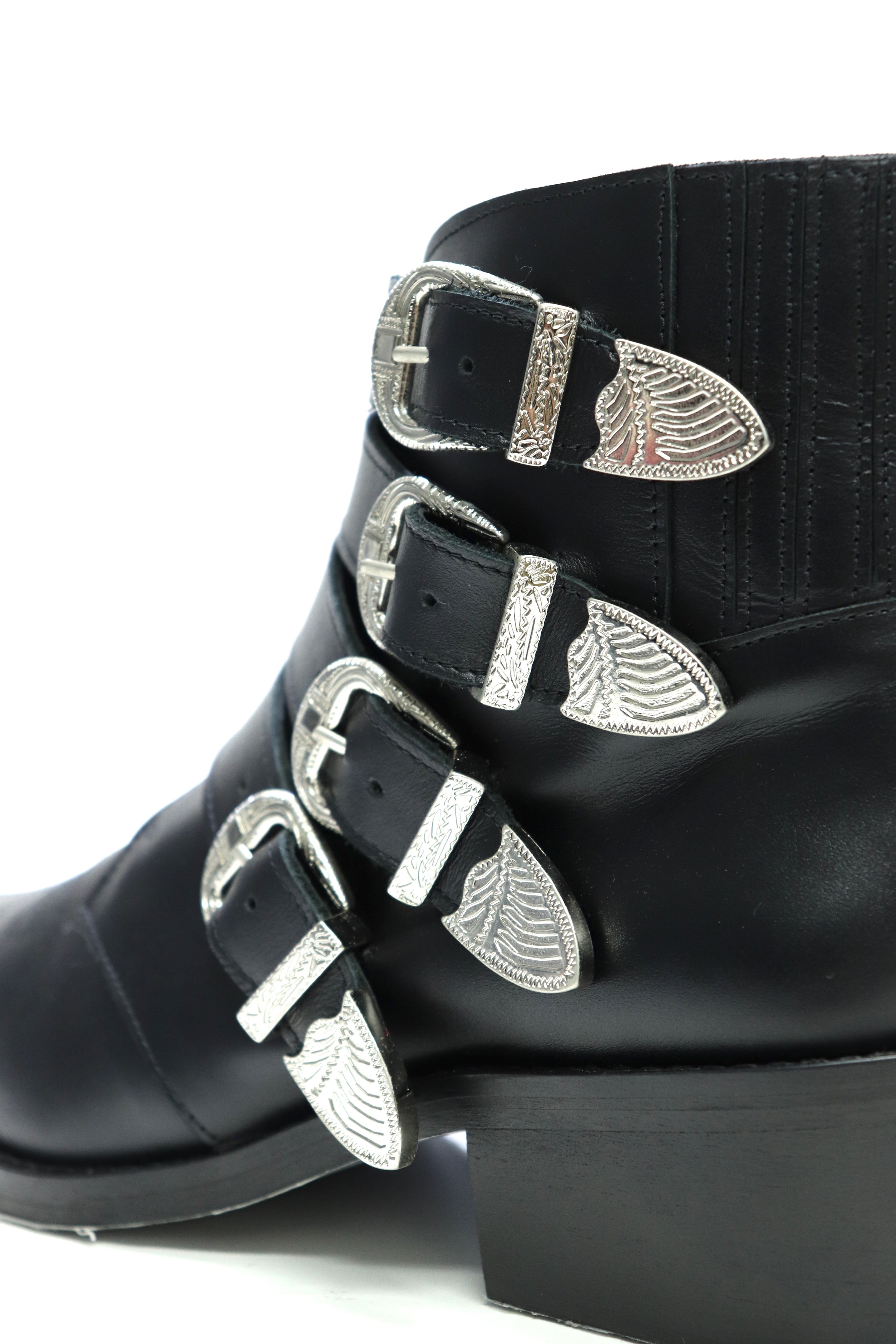 TOGA VIRILIS(トーガ ビリリース)のAJ782 BLACK LEATHER SILVER