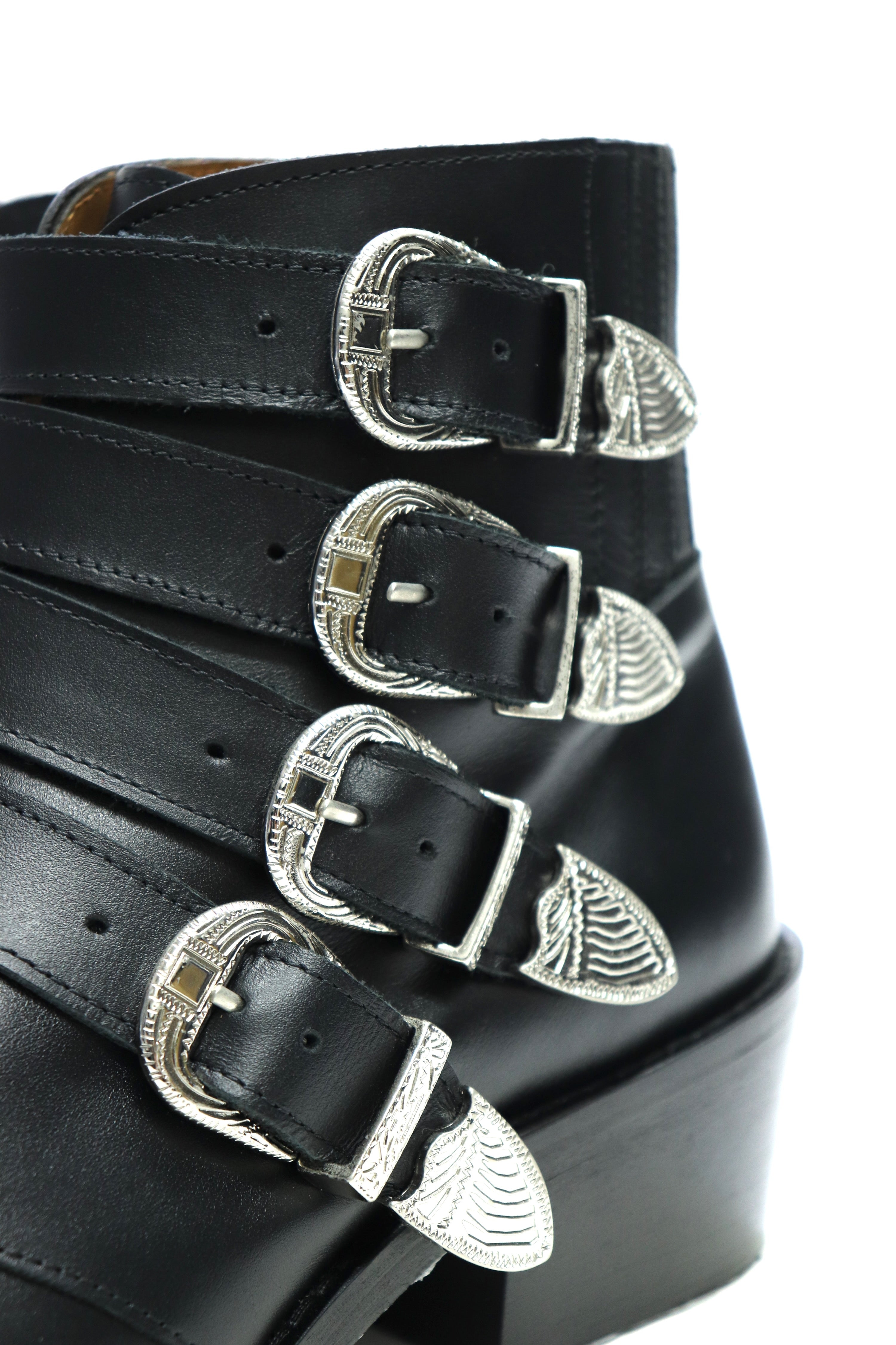 TOGA VIRILIS(トーガ ビリリース)のAJ782 BLACK LEATHER SILVER