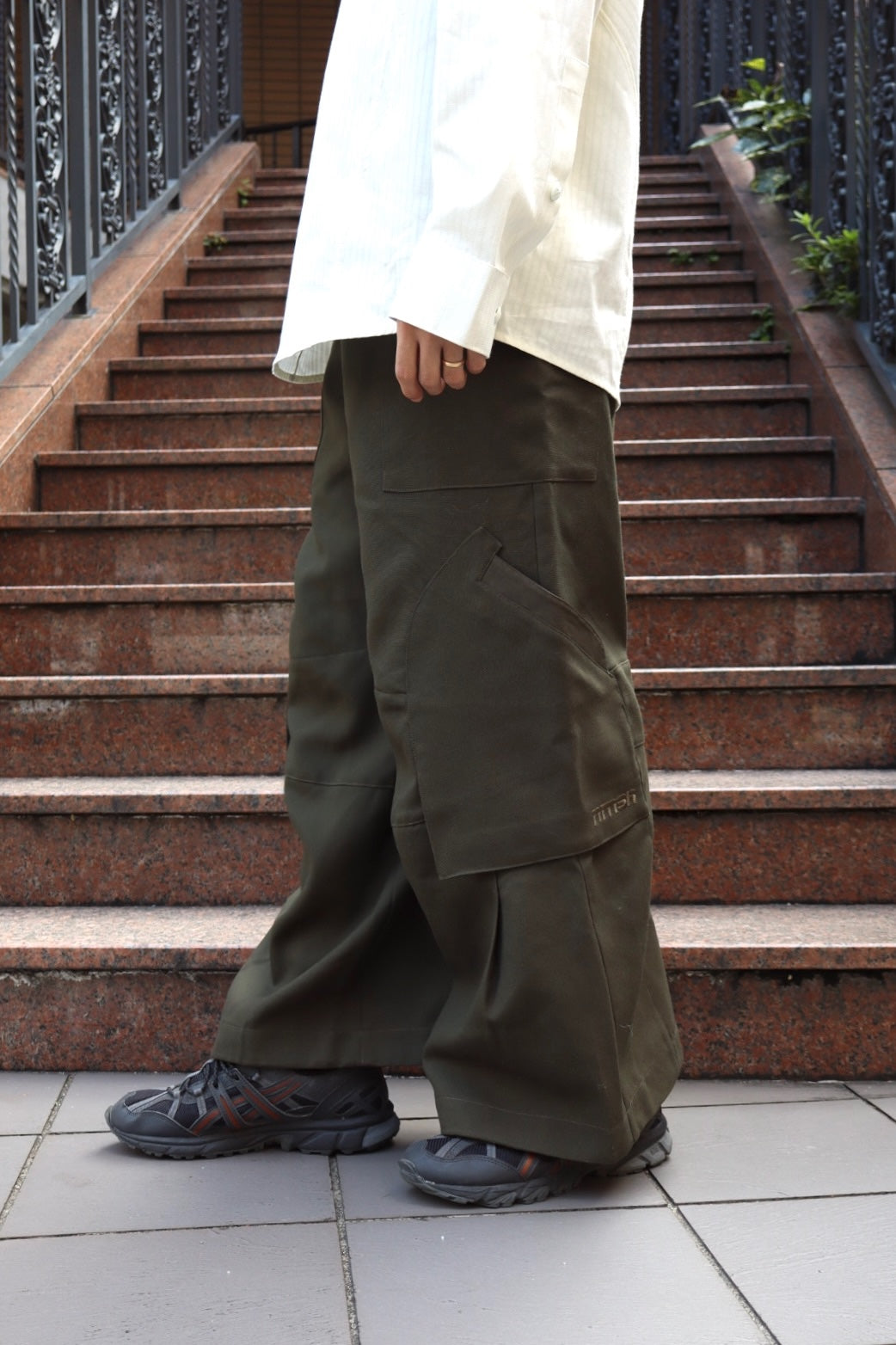 NAMESAKE(ネイムセイク)のRONNY CARGO PANTS DARK OLIVEの通販 NAMESAKE(ネイムセイク)のRONNY CARGO PANTS DARK OLIVEの通販