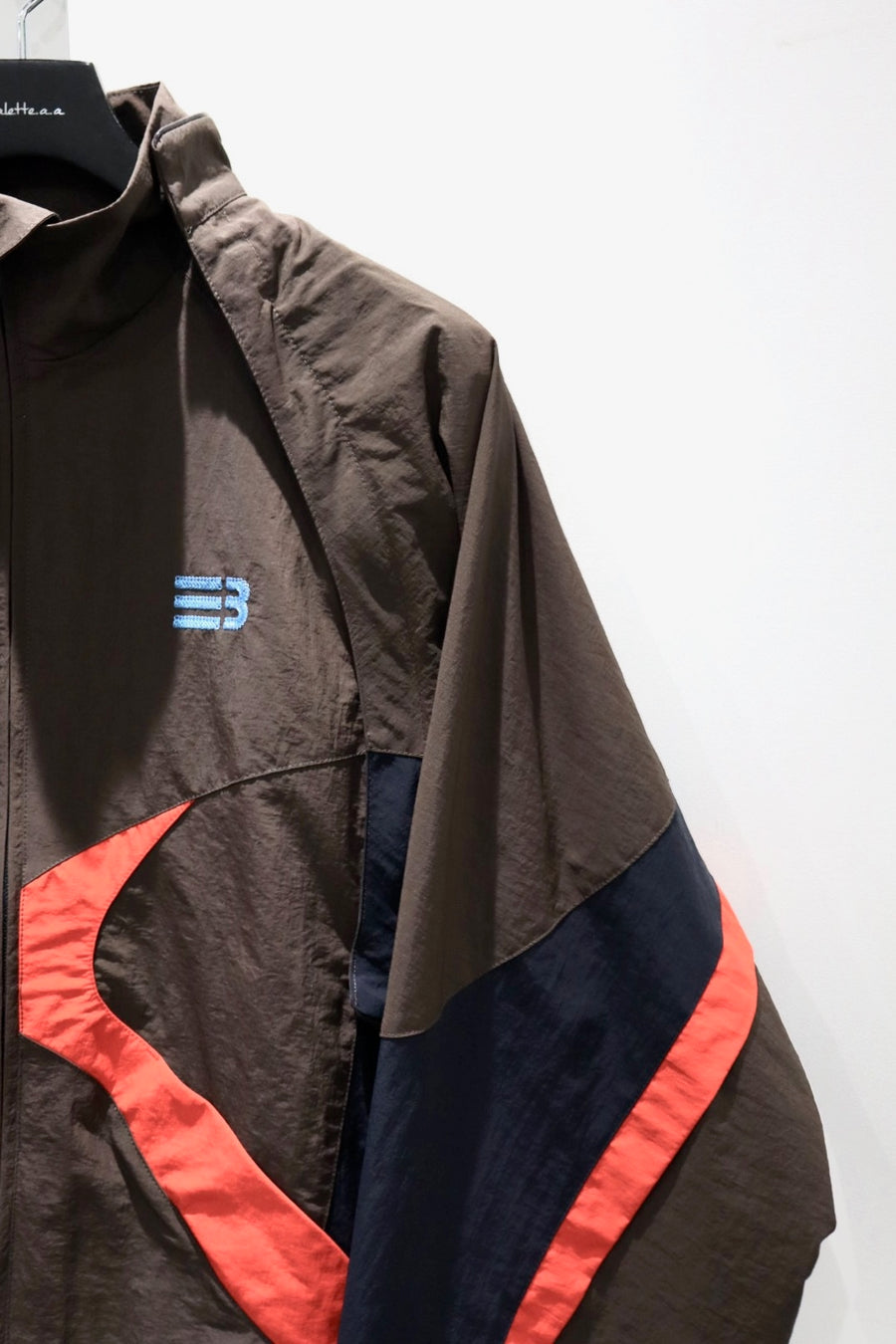 NAMESAKE  LINEAGE WINDBREAKER(SOIL BROWN)