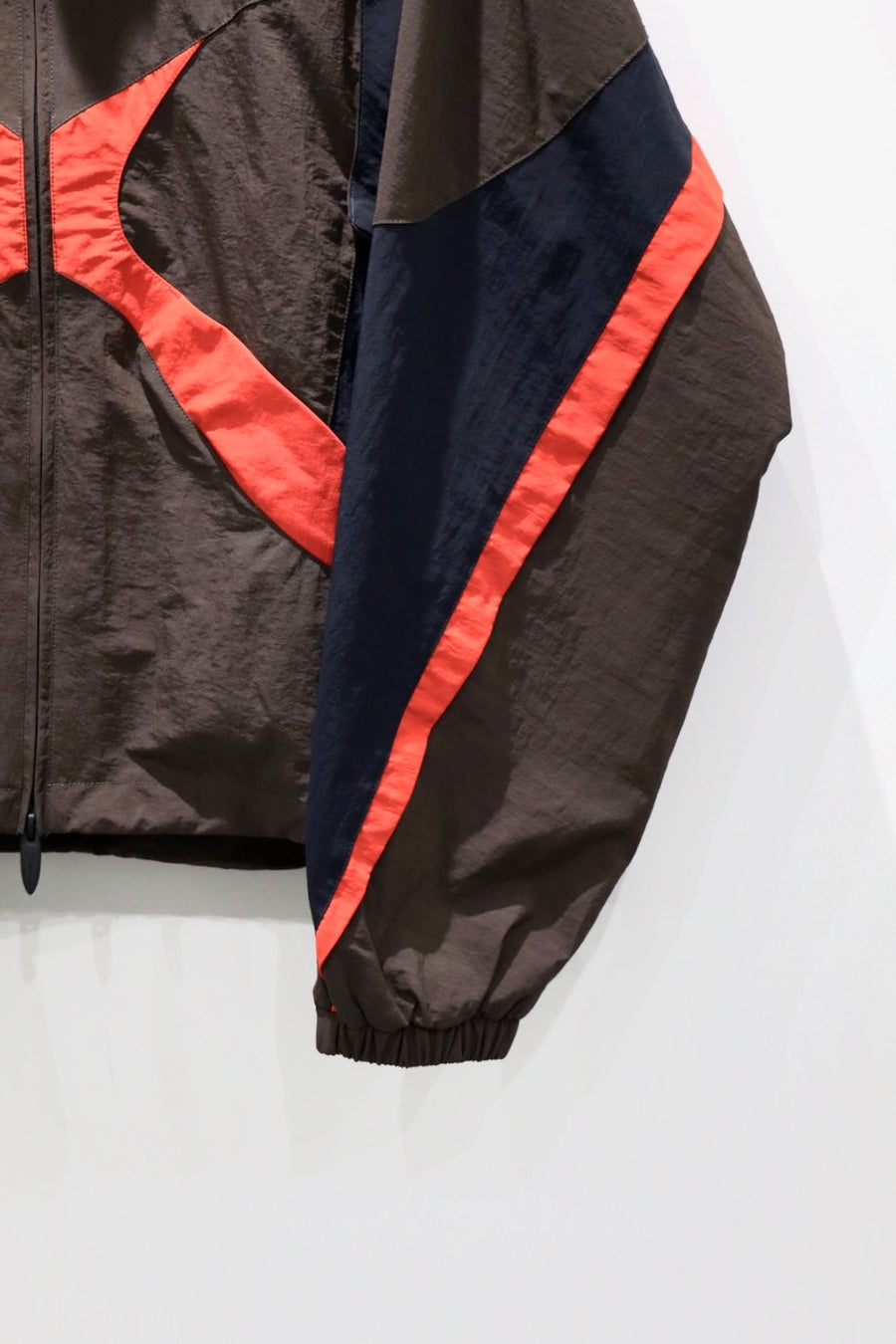 NAMESAKE  LINEAGE WINDBREAKER(SOIL BROWN)