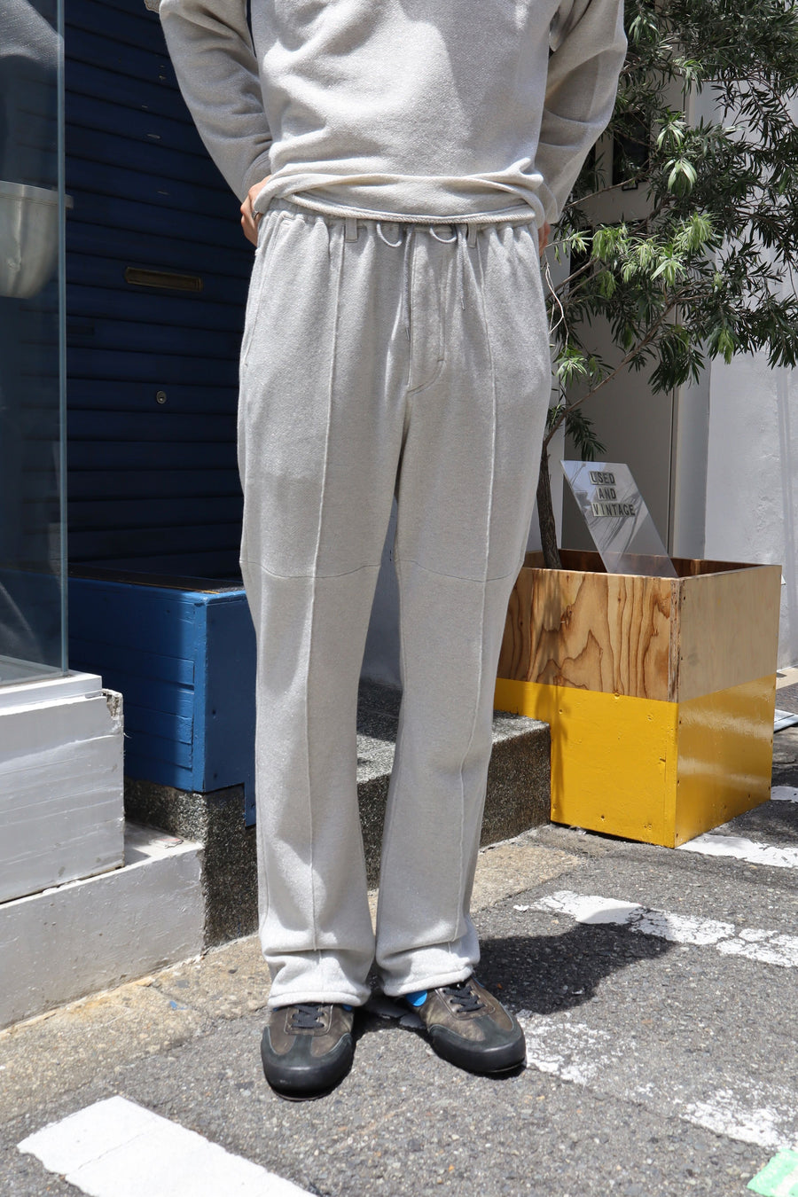 Taiga Igari(タイガ イガリ)のPixie Dust Sweat Pants Light Grey