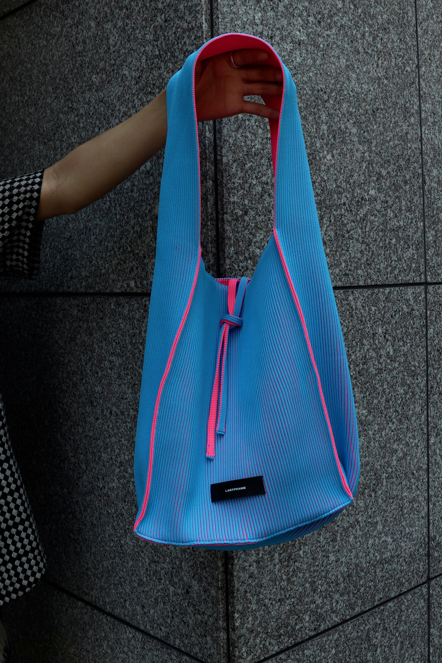 LASTFRAME  KASANE REVERSIBLE TASUKI TOTE(NEON BLUE-NEON PINK)