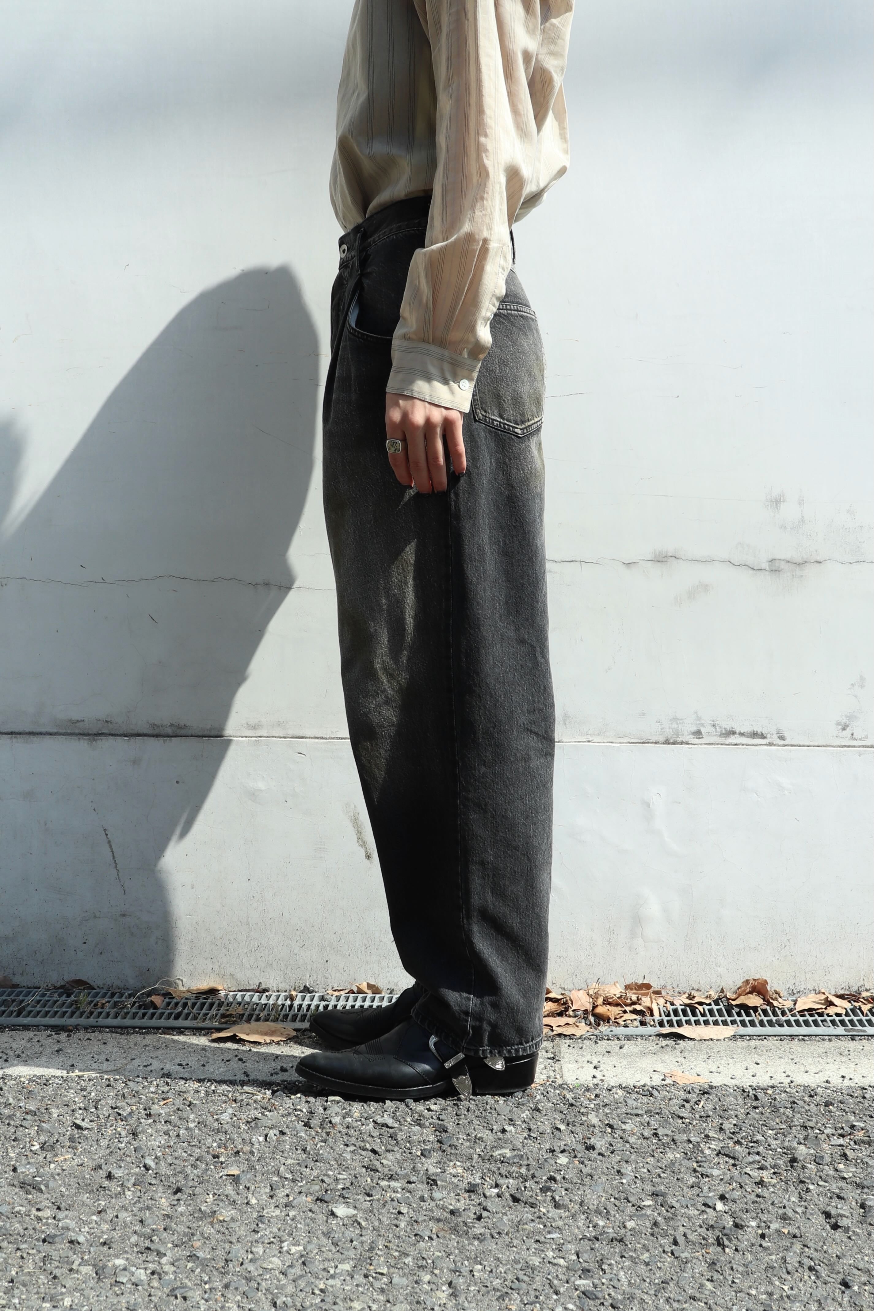 SOSHIOTSUKI(ソウシオオツキ)のDRAPE POCKET TUCKED DENIM BLACKの通販