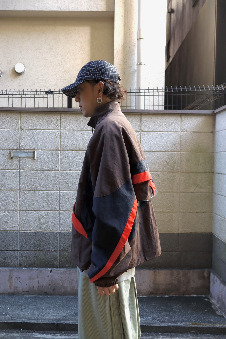 NAMESAKE  LINEAGE WINDBREAKER(SOIL BROWN)