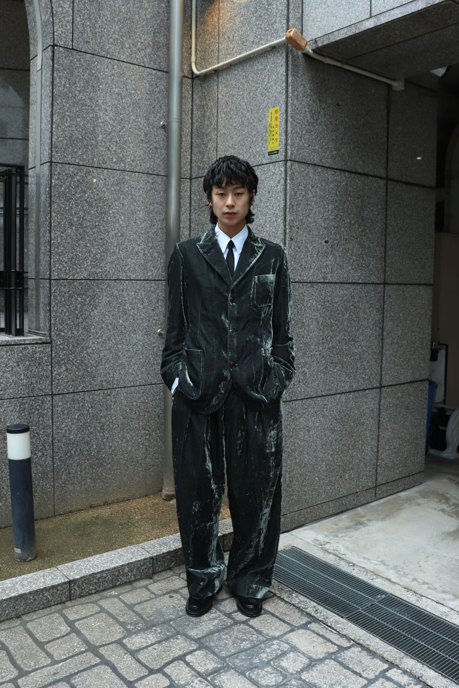 MASU(エムエーエスユー)のVELVET ACCORDION WIDE TROUSERS DUSTY BLACK