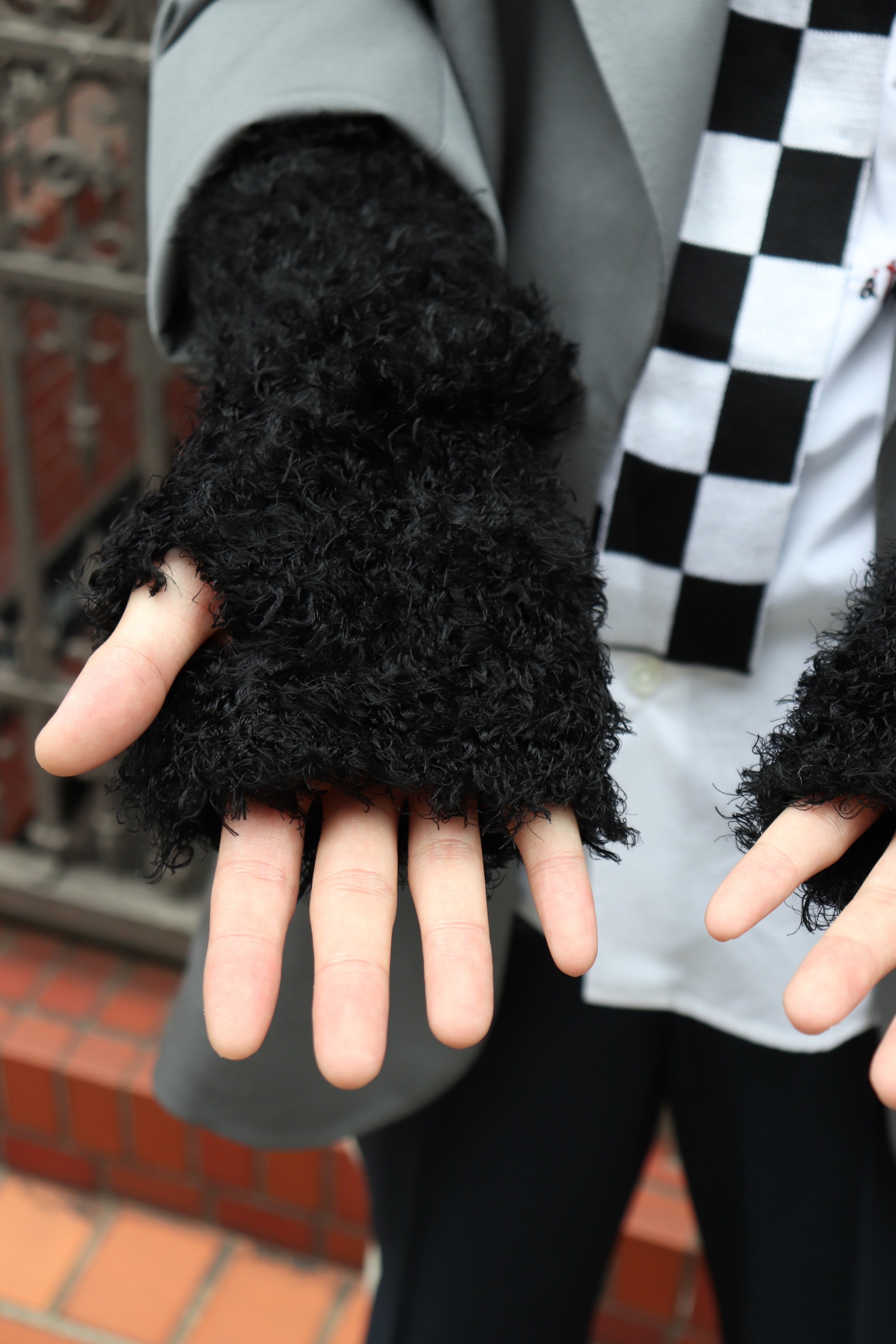 シンヤコズカ　アームウォーマー SHINYAKOZUKA(シンヤコヅカ)のHAIRY ARM BLACK(アームカバー)の通販