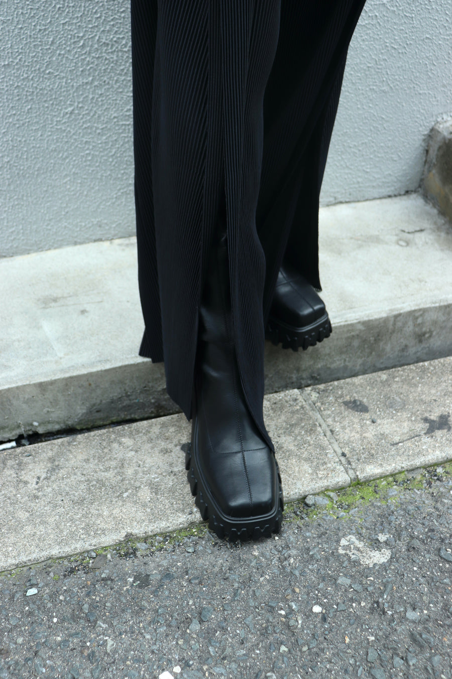 kotohayokozawa  Slit Pleated Pants