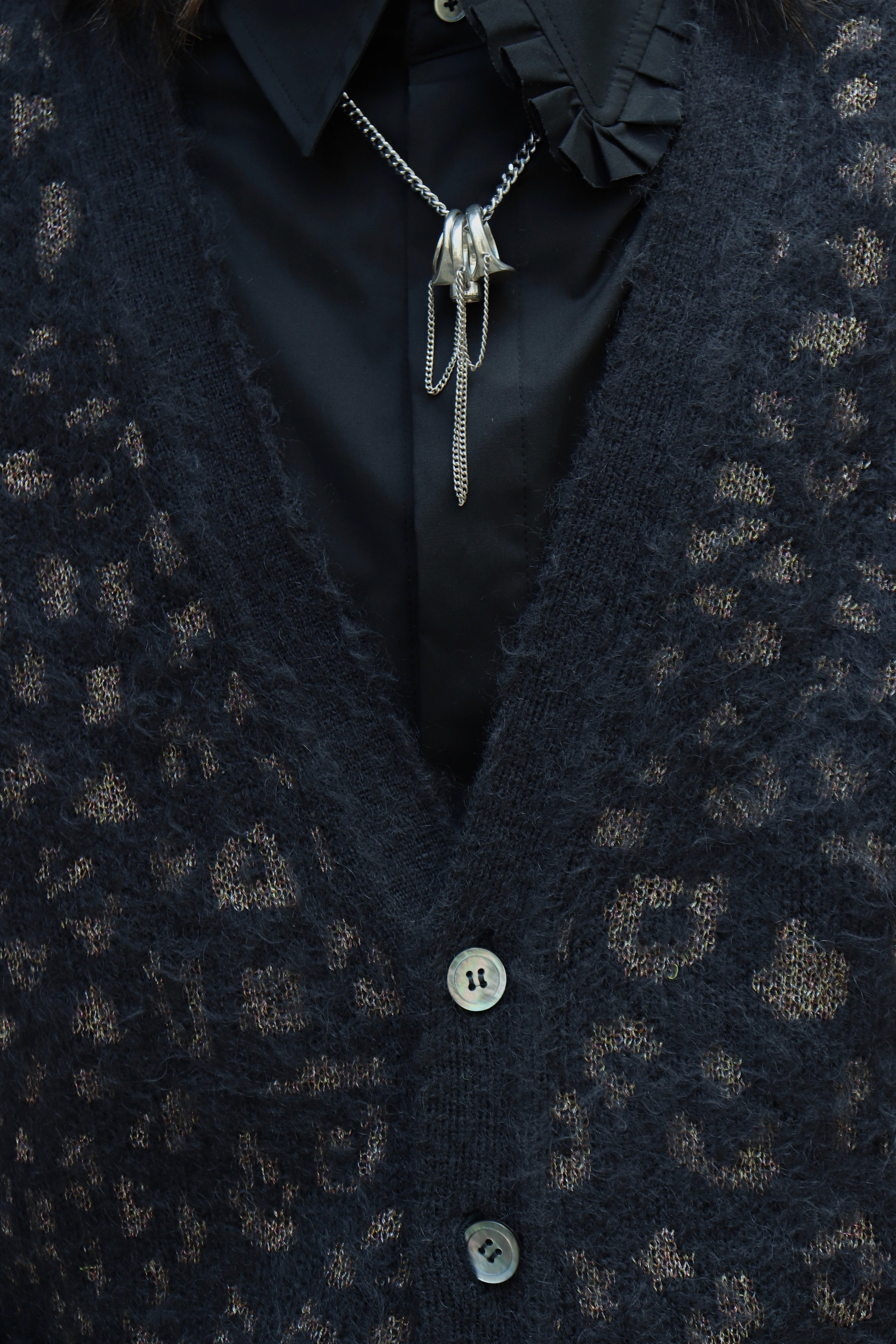 Taiga Igari(タイガ イガリ)のLeopard Glitter Cardigan Charcoalの