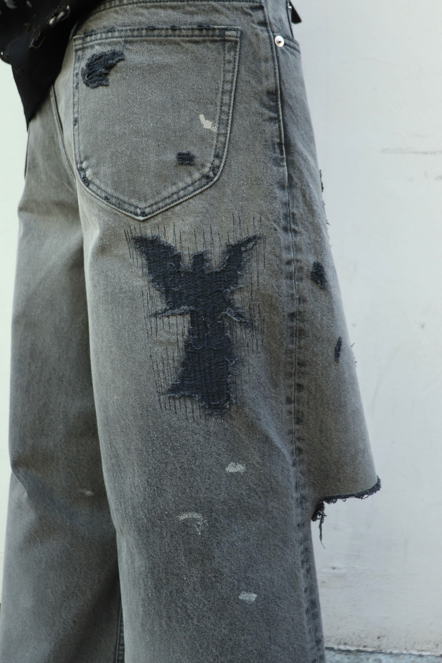 MASU(エムエーエスユー)のMB BAGGY JEANS ANGEL DAMAGE BLACKの通販