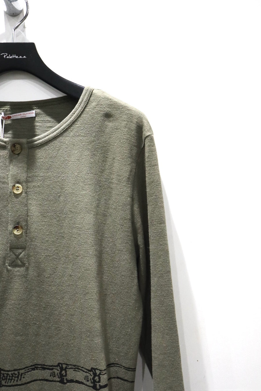 Oscar Ouyang  SWORD PRINT HENLEY SHIRT(KHAKI)