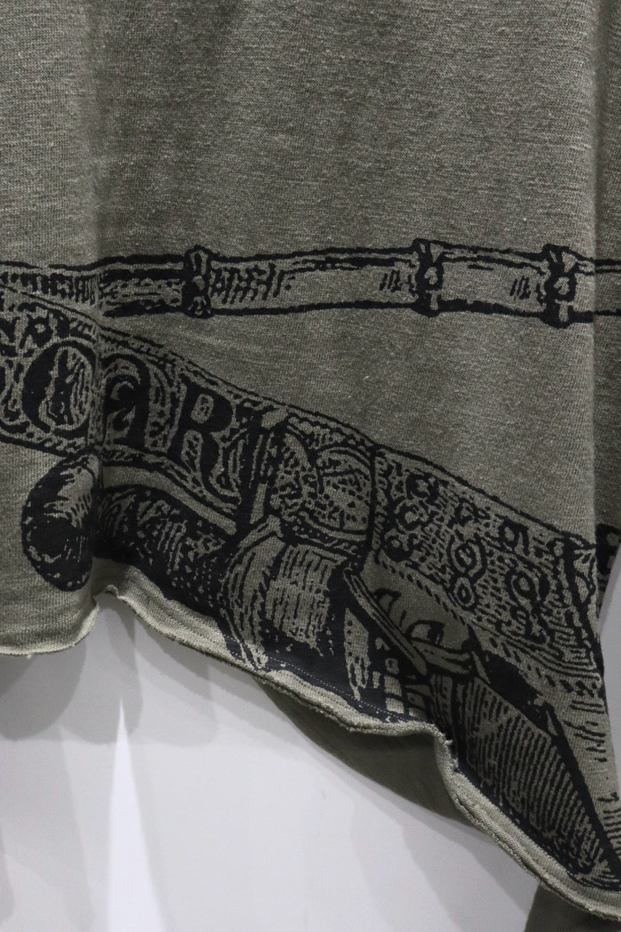 Oscar Ouyang  SWORD PRINT HENLEY SHIRT(KHAKI)