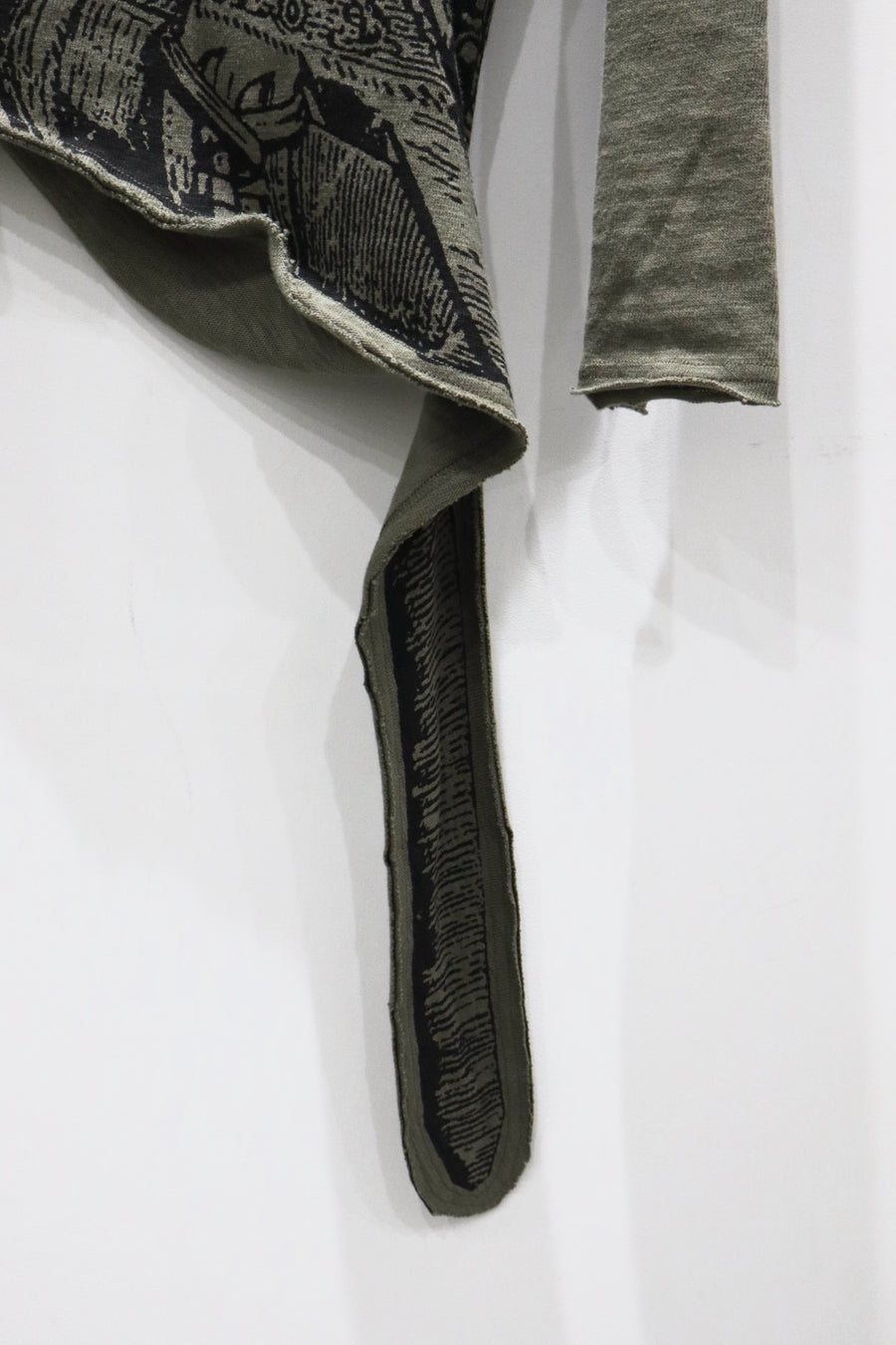 Oscar Ouyang  SWORD PRINT HENLEY SHIRT(KHAKI)