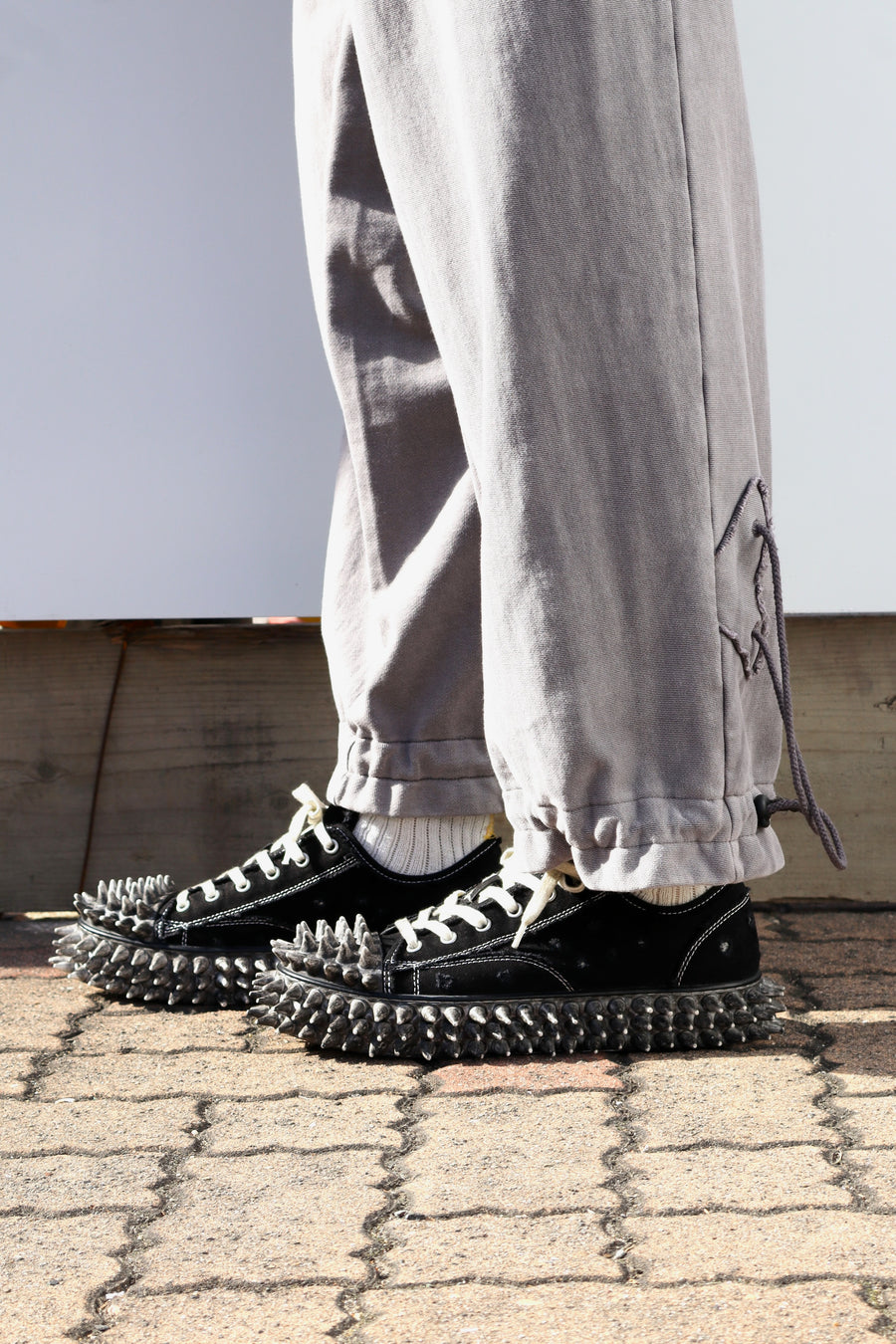 靴 doublet DIRTY SPIKEY TOE CAP CANVAS 28H doublet(ダブレット)のDIRTY SPIKE TOE CAP CANVAS SNEAKER BLACKの