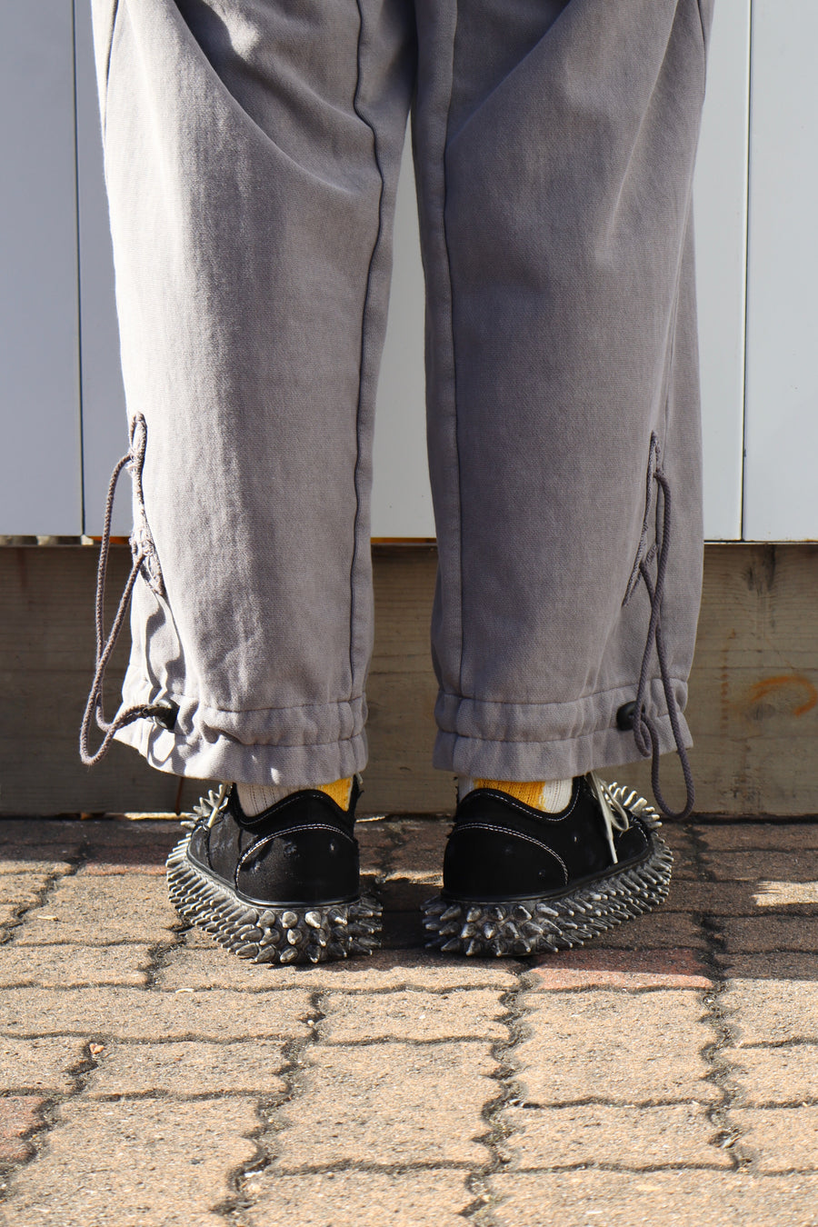 doublet(ダブレット)のDIRTY SPIKE TOE CAP CANVAS SNEAKER BLACKの