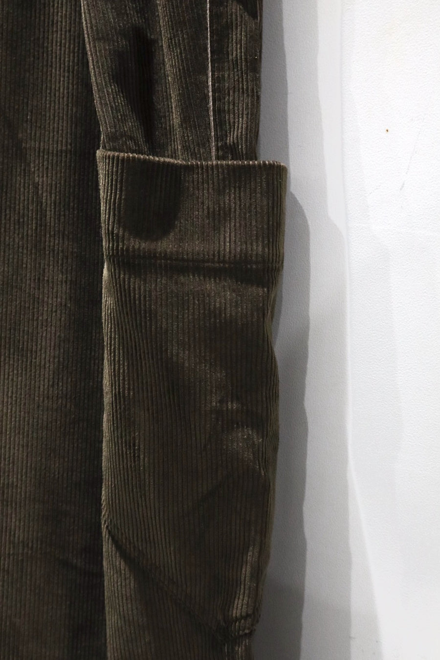 Oscar Ouyang  CROSS SWORDS CORDUROY TROUSERS(KHAKI)