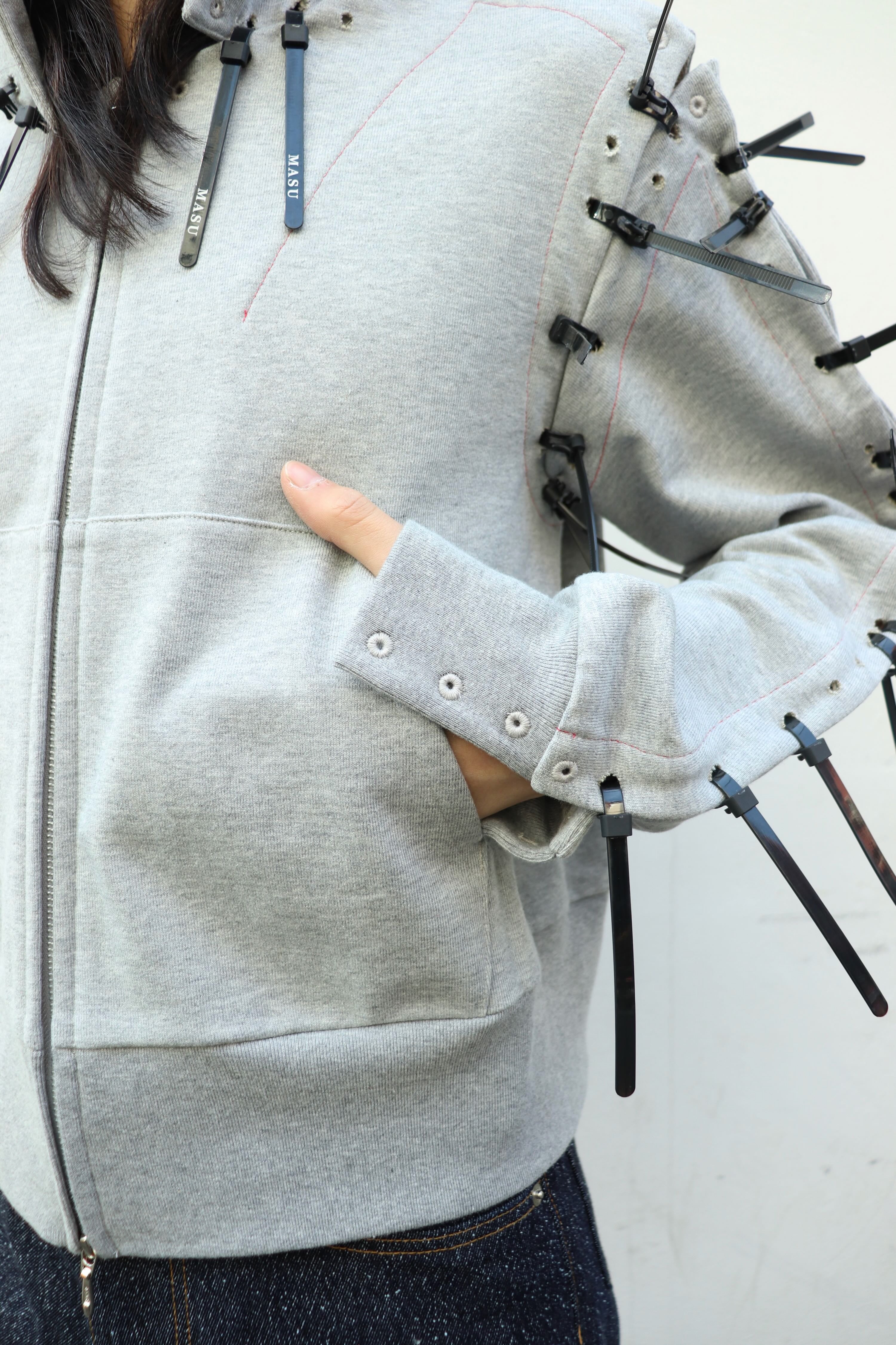 MASU(エムエーエスユー)のBONE NEEDLE ZIP-UP HOODIE GRAYの通販