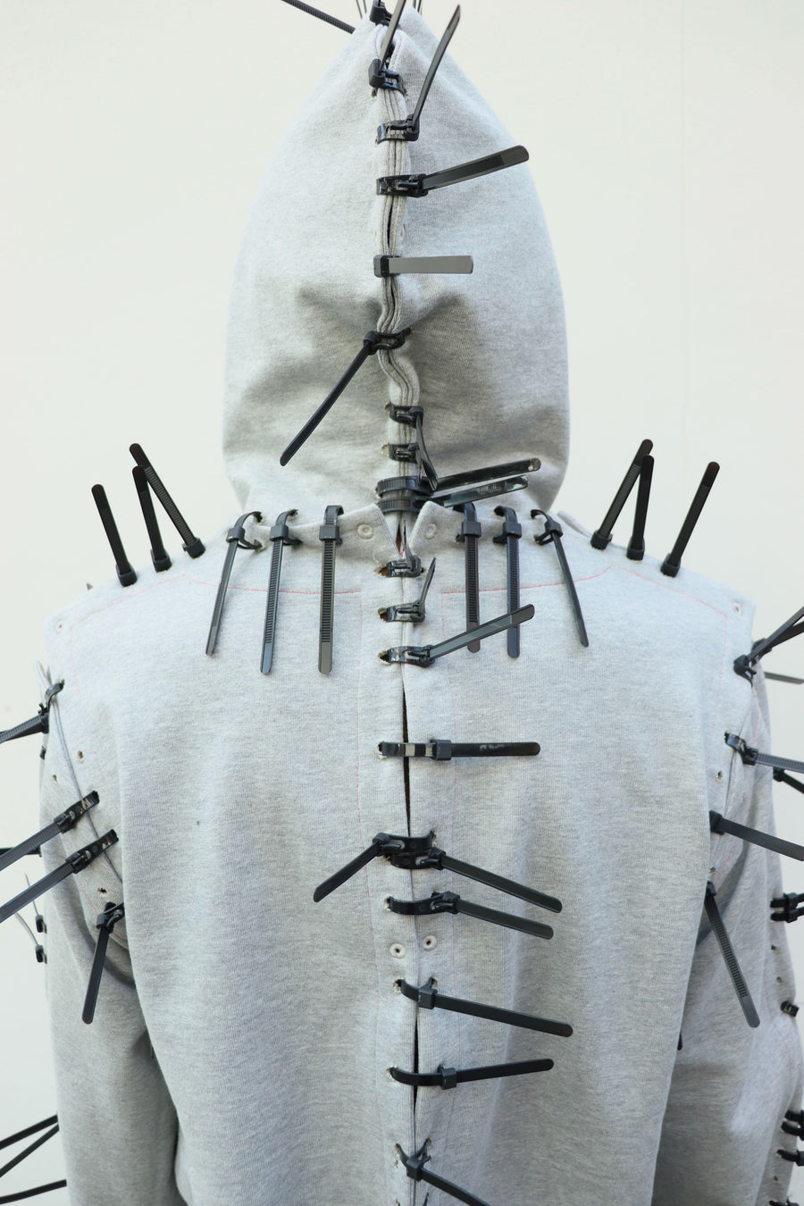 MASU(エムエーエスユー)のBONE NEEDLE ZIP-UP HOODIE GRAYの通販