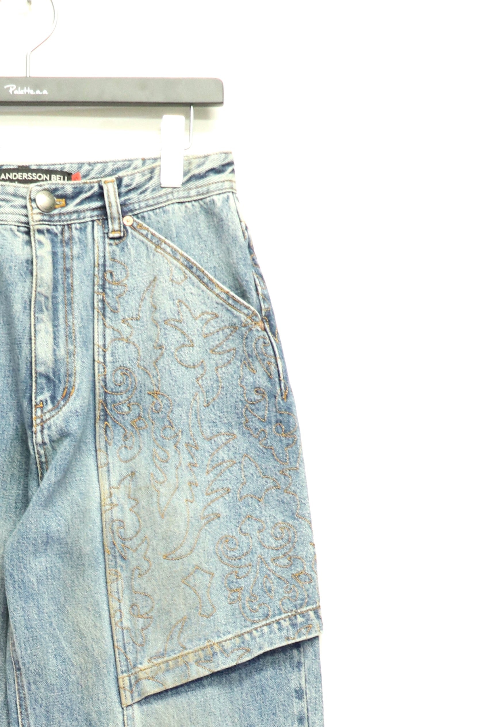 ANDERSSON BELL(アンダースンベル)のEMBROIDERY WRAP JEANS WASHED