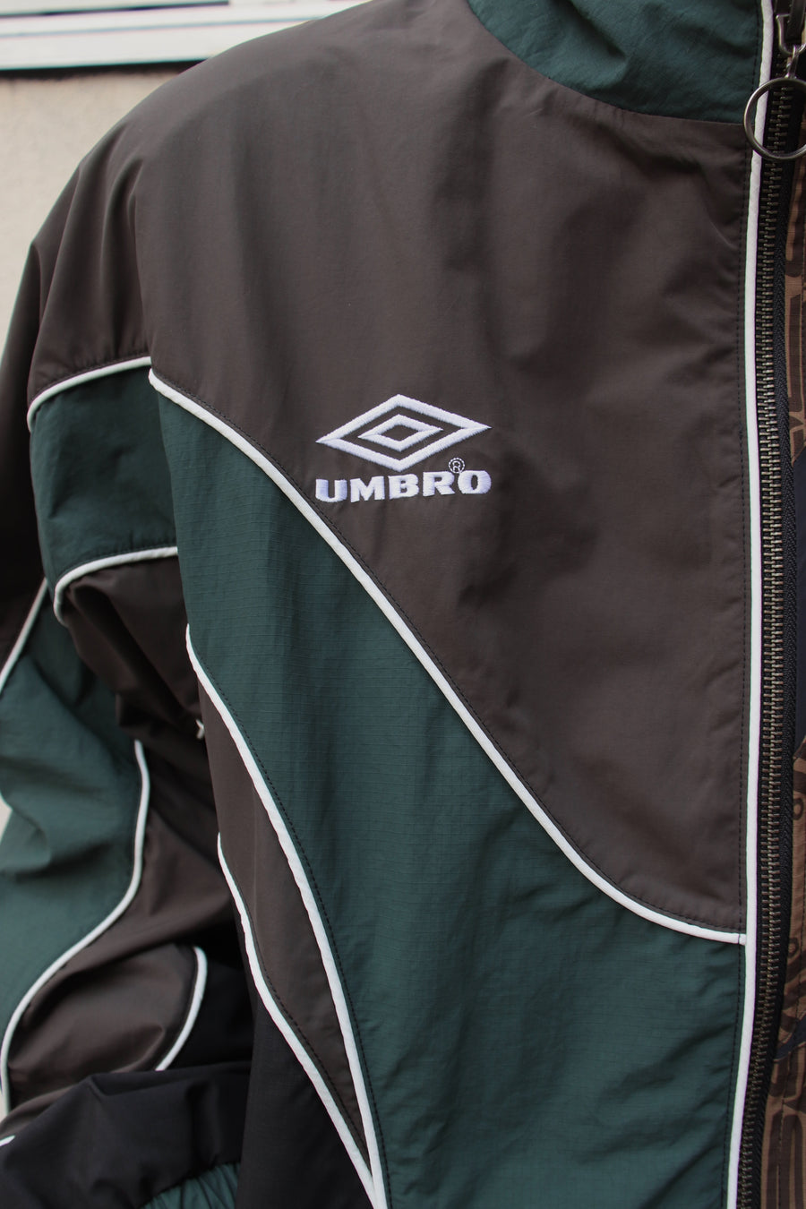 Children of the discordance  UMBRO Changeover Track Jacket(BROWN)