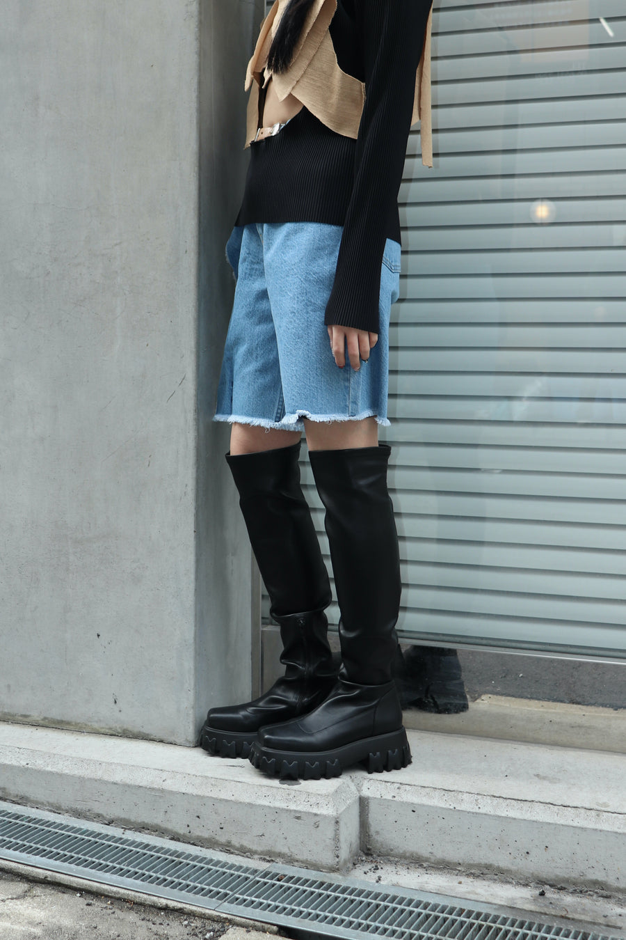 kotohayokozawa  Slit Leg Denim Shorts(L.BLUE)