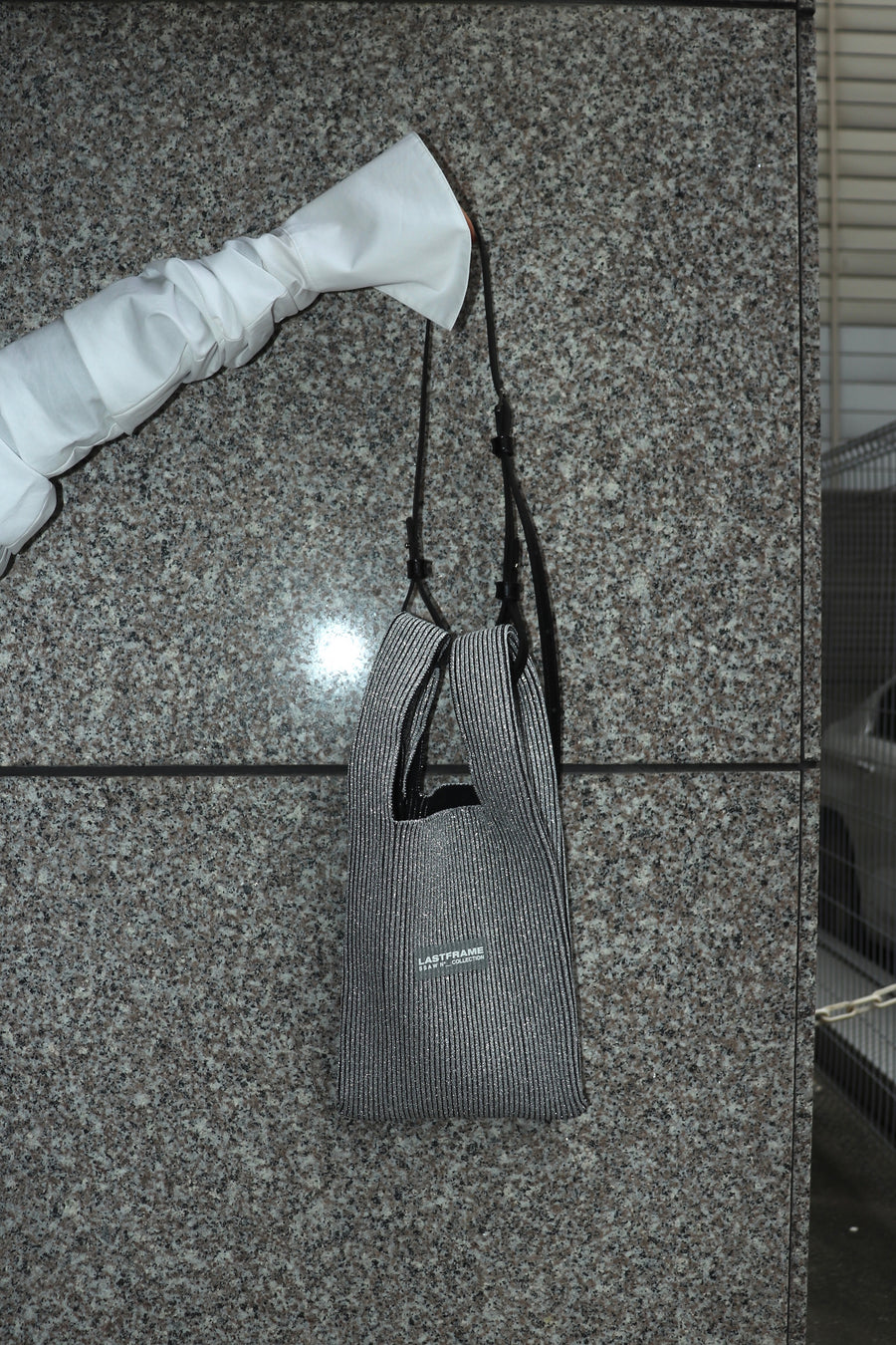 LASTFRAME  KYOTO METALLIC MARKET BAG SMALL(SILVER BLACK)