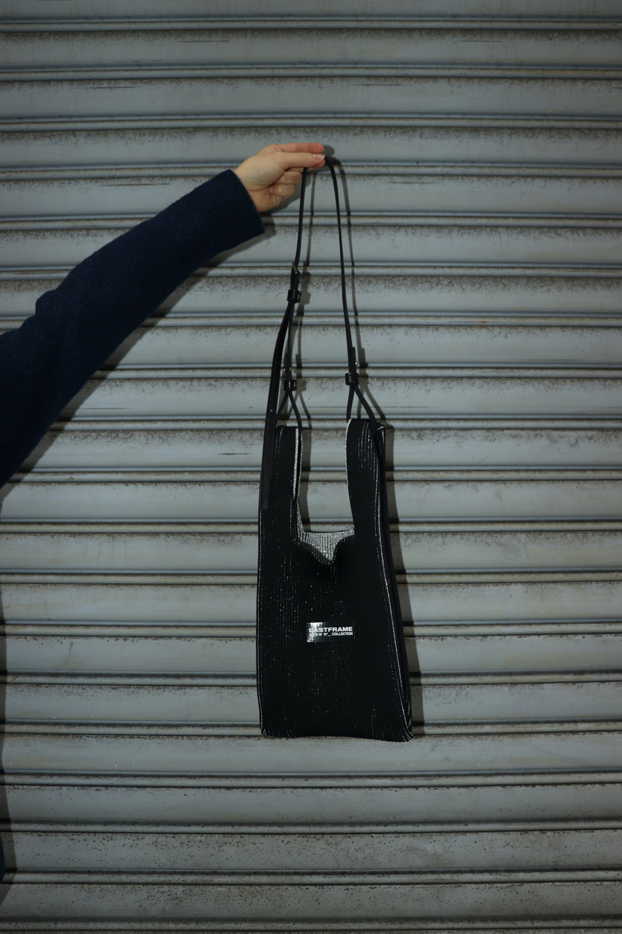 LASTFRAME  KYOTO METALLIC MARKET BAG SMALL(BLACK SILVER)