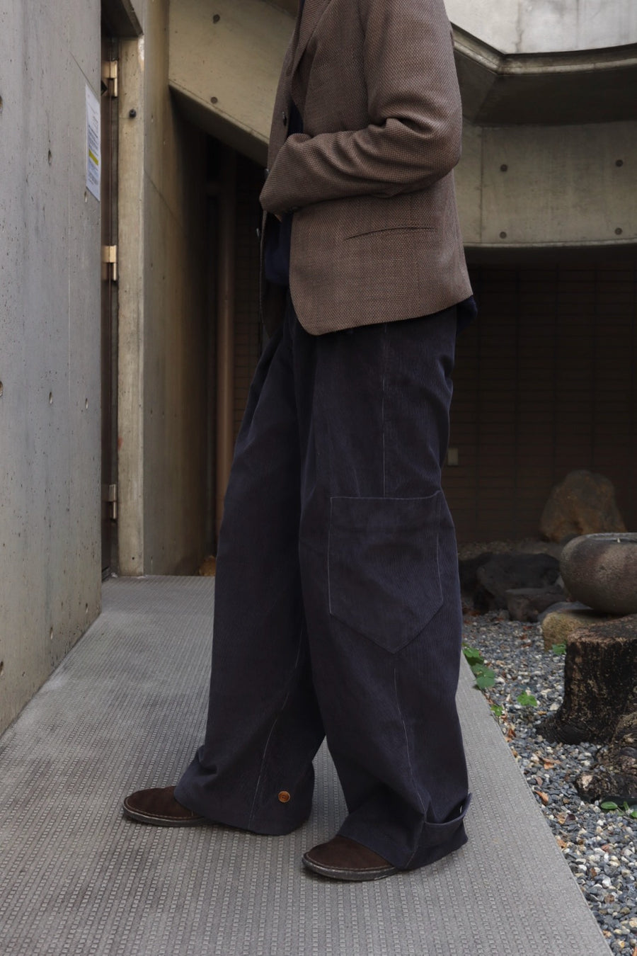 Oscar Ouyang  CROSS SWORDS CORDUROY TROUSERS(NAVY)