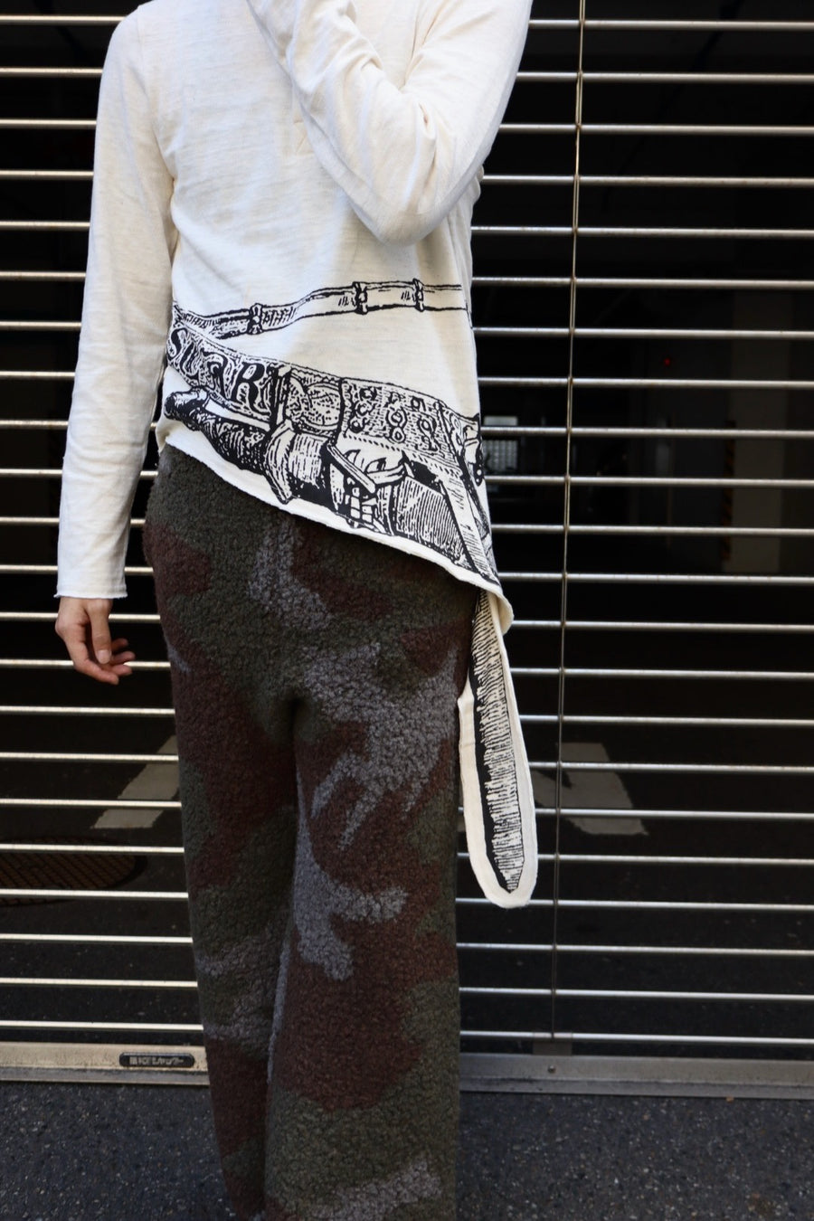 Oscar Ouyang  SWORD PRINT HENLEY SHIRT(WHITE)