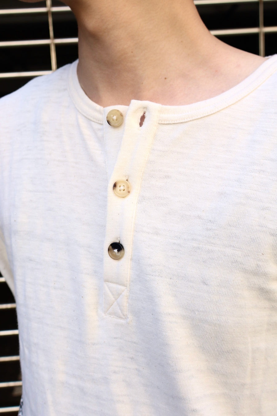 Oscar Ouyang  SWORD PRINT HENLEY SHIRT(WHITE)