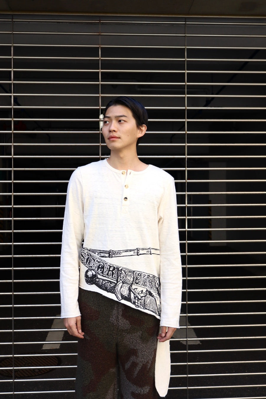 Oscar Ouyang  SWORD PRINT HENLEY SHIRT(WHITE)