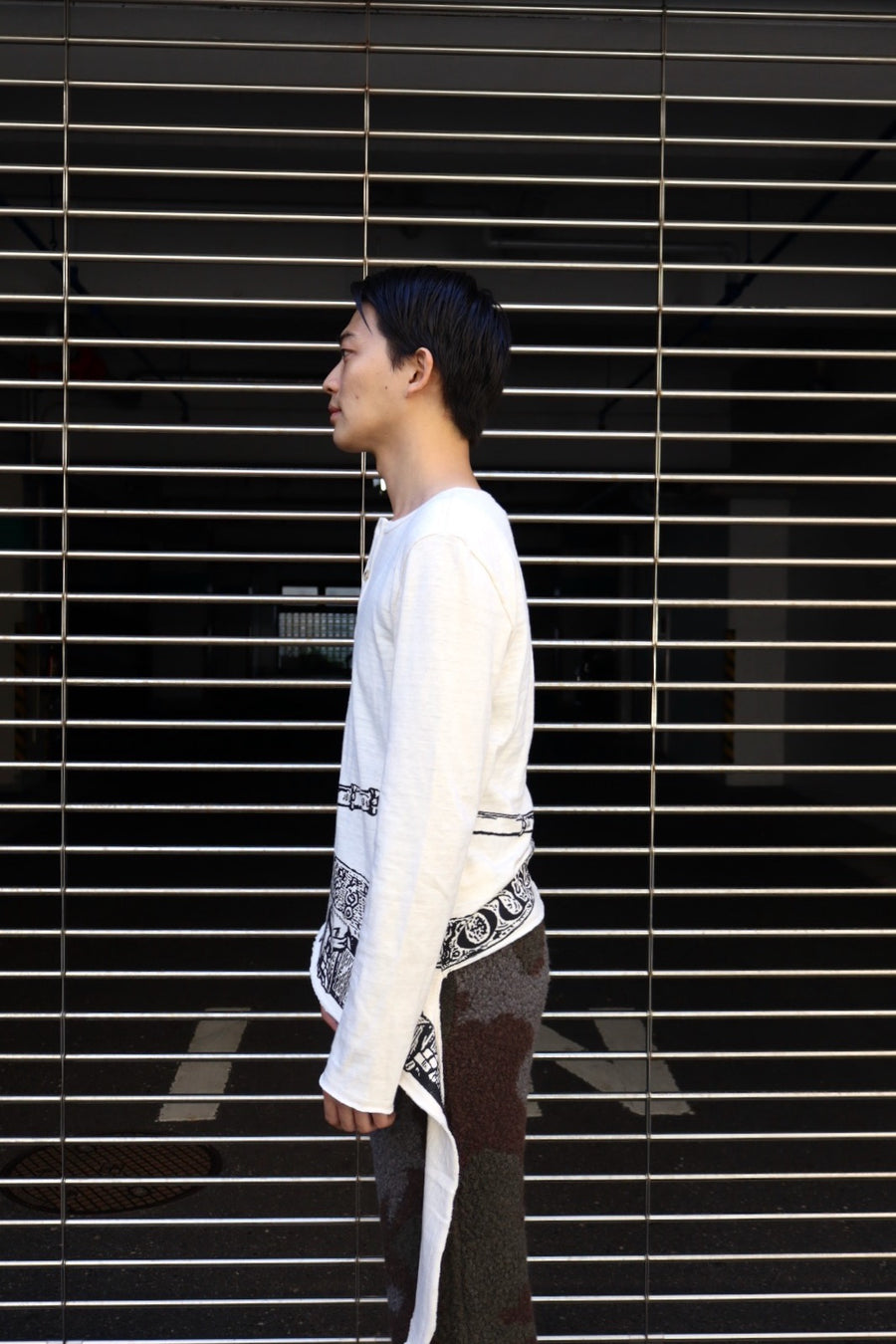 Oscar Ouyang  SWORD PRINT HENLEY SHIRT(WHITE)