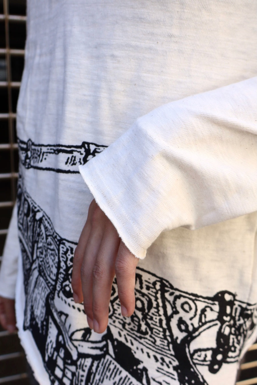 Oscar Ouyang  SWORD PRINT HENLEY SHIRT(WHITE)