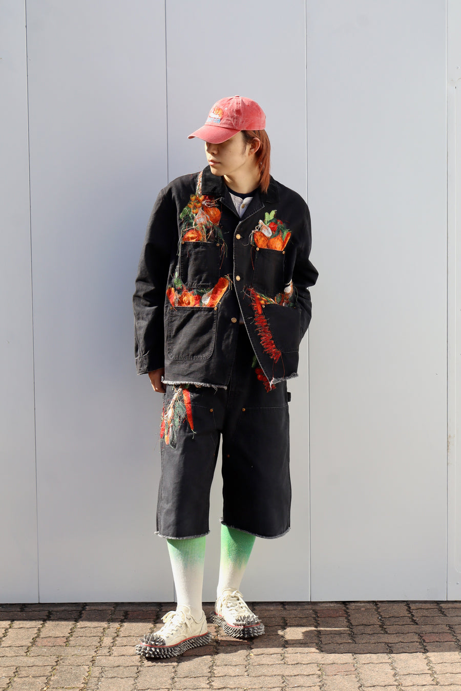doublet(ダブレット)のVEGETABLE EMBROIDERY CUT-OFF PANTS BLACKの