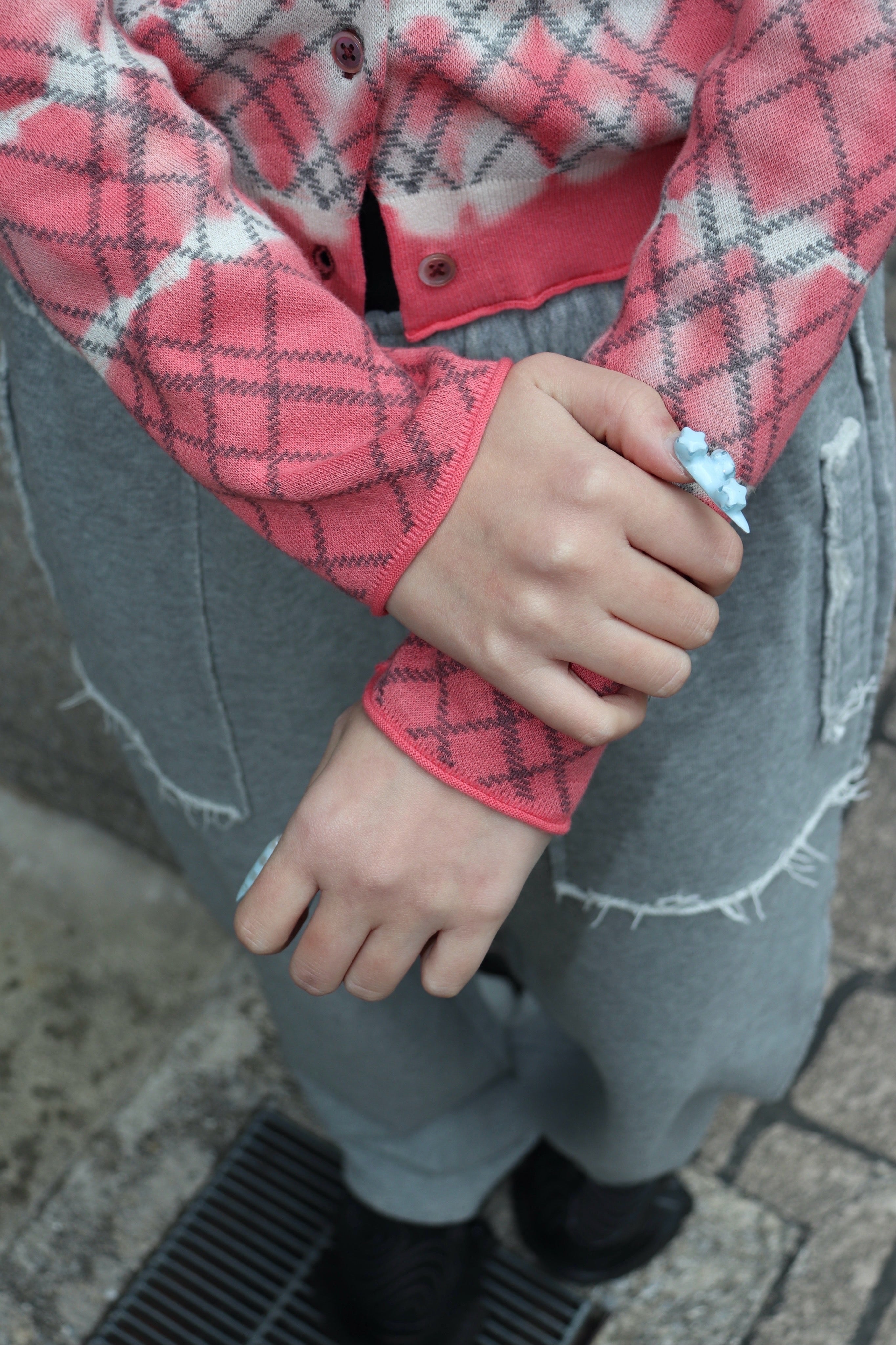 PERVERZE(パーバーズ)のDip-dye Check Knit Cardigan Redの通販