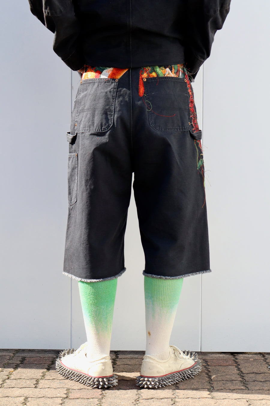doublet(ダブレット)のVEGETABLE EMBROIDERY CUT-OFF PANTS BLACKの